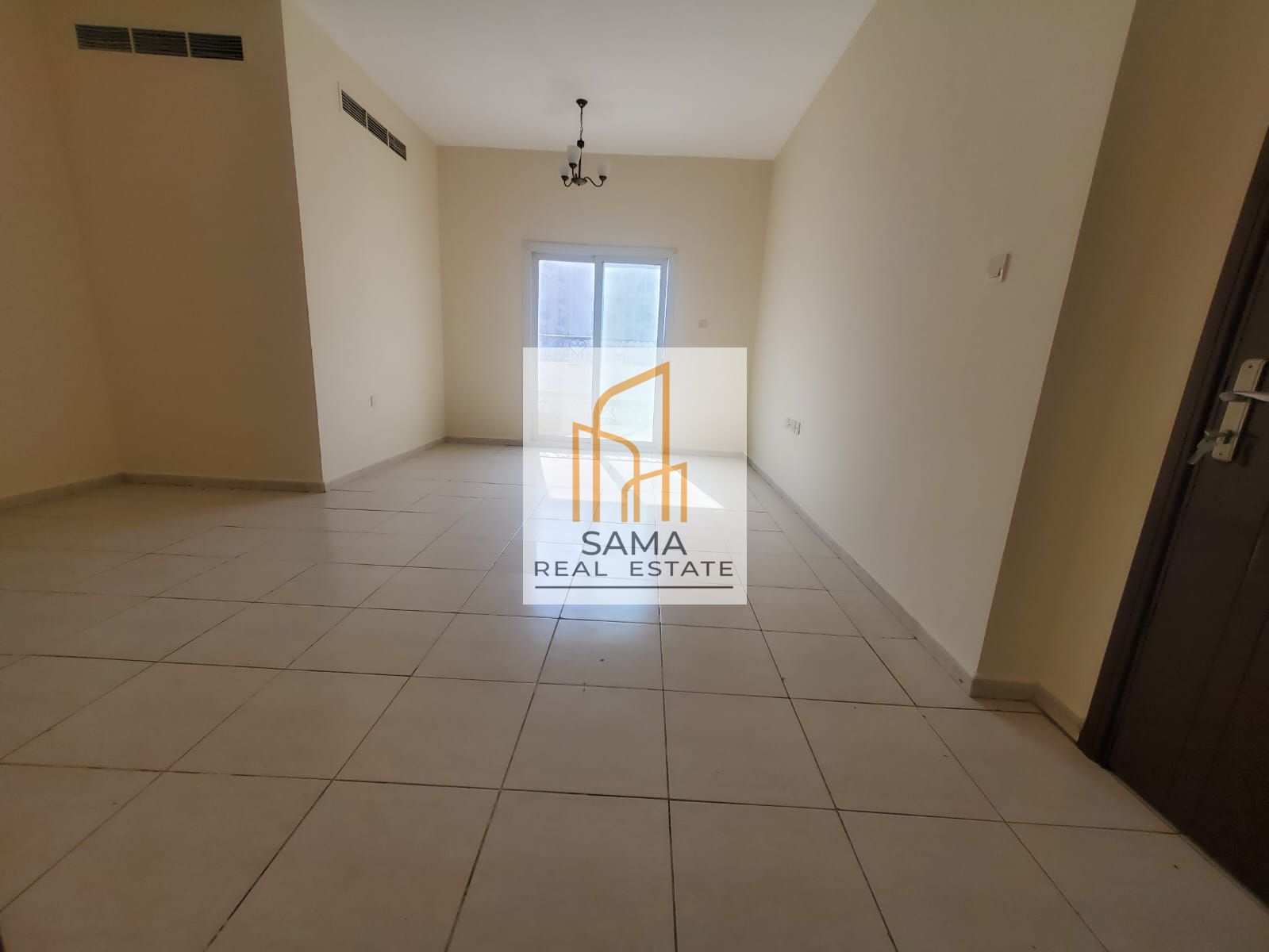 BIG SIZE HALL WITH BALCONY AND 2 WASHROOMS IN MUWIALLAH RENT 42 WALKABLE TO SCHOOLS