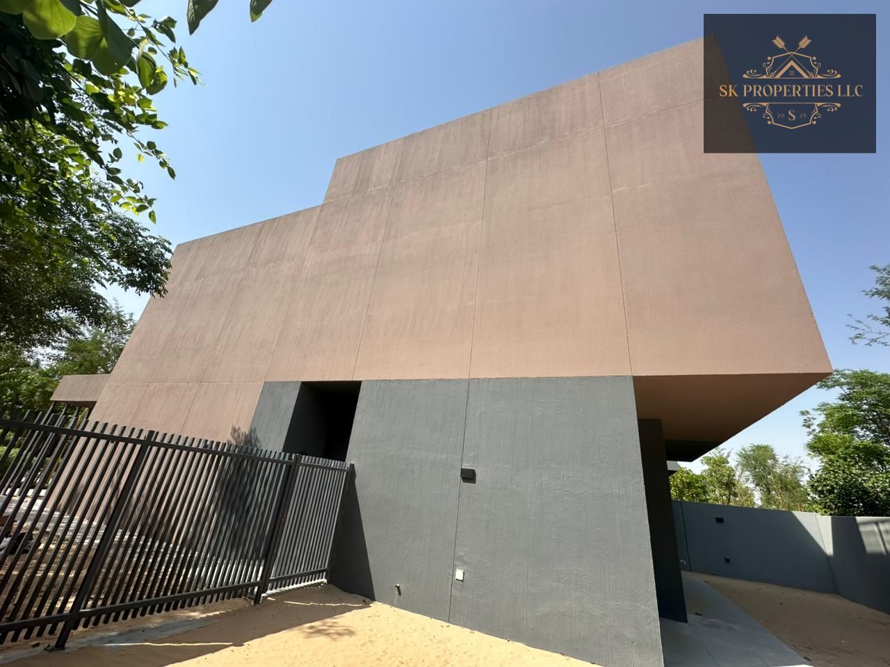 Standalone 4BR Villa | Separate Majlis | 3,700 sq. ft BUA | Prime Plot | Asking AED 4.1M
