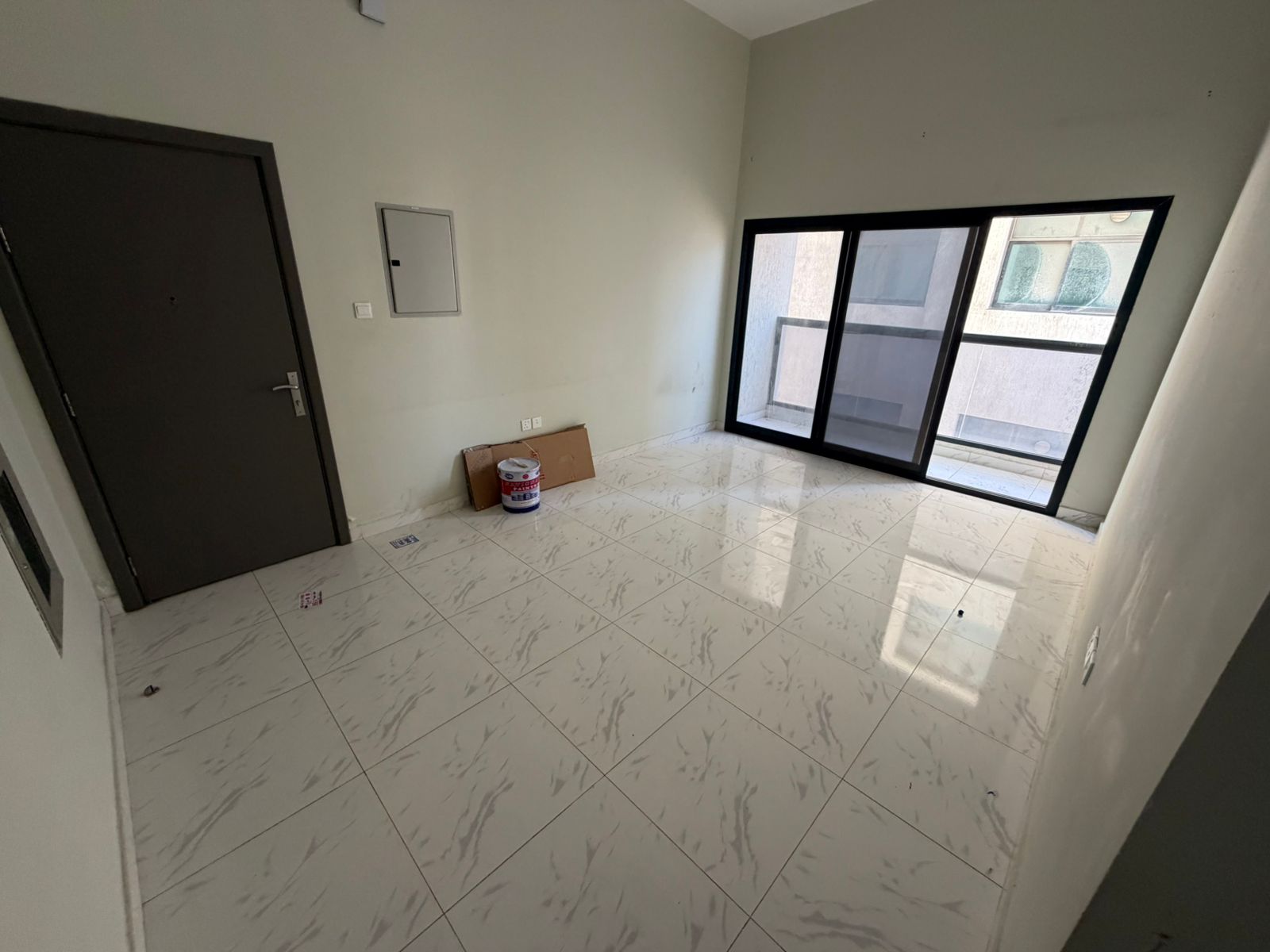 A one-bedroom apartment in a prime location. A one-bedroom apartment is available for annual rent in Al Jurf 3 area, near the Chinese Market and Al Qa