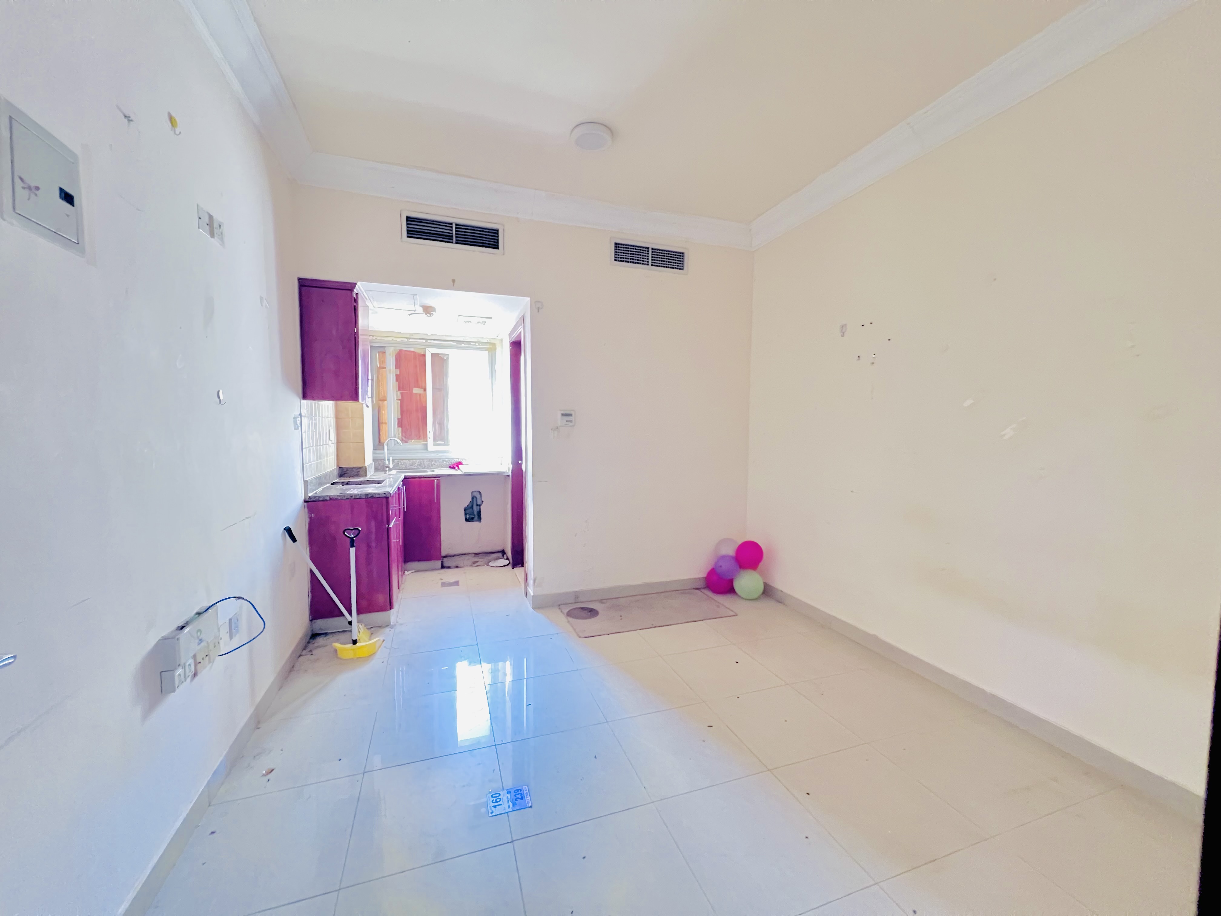 FOR BECHOLER - STUDIO - CENTRAL AC - SEPARATE KITCHEN