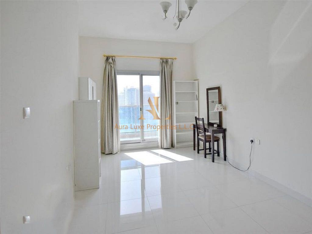 Vacant and Spacious: High Floor| Best Location