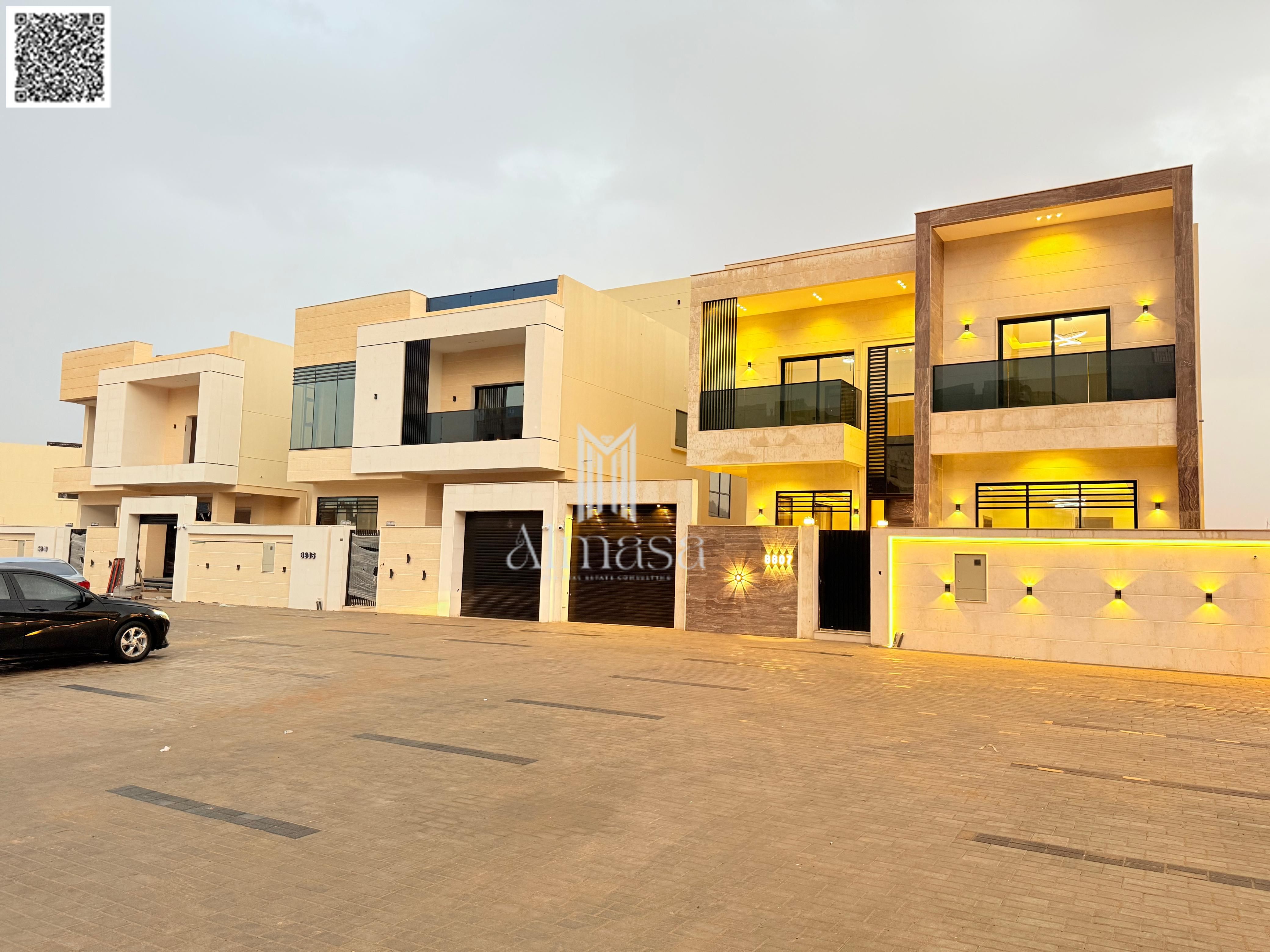 Modern villa on a main street, parking for 10 cars,.