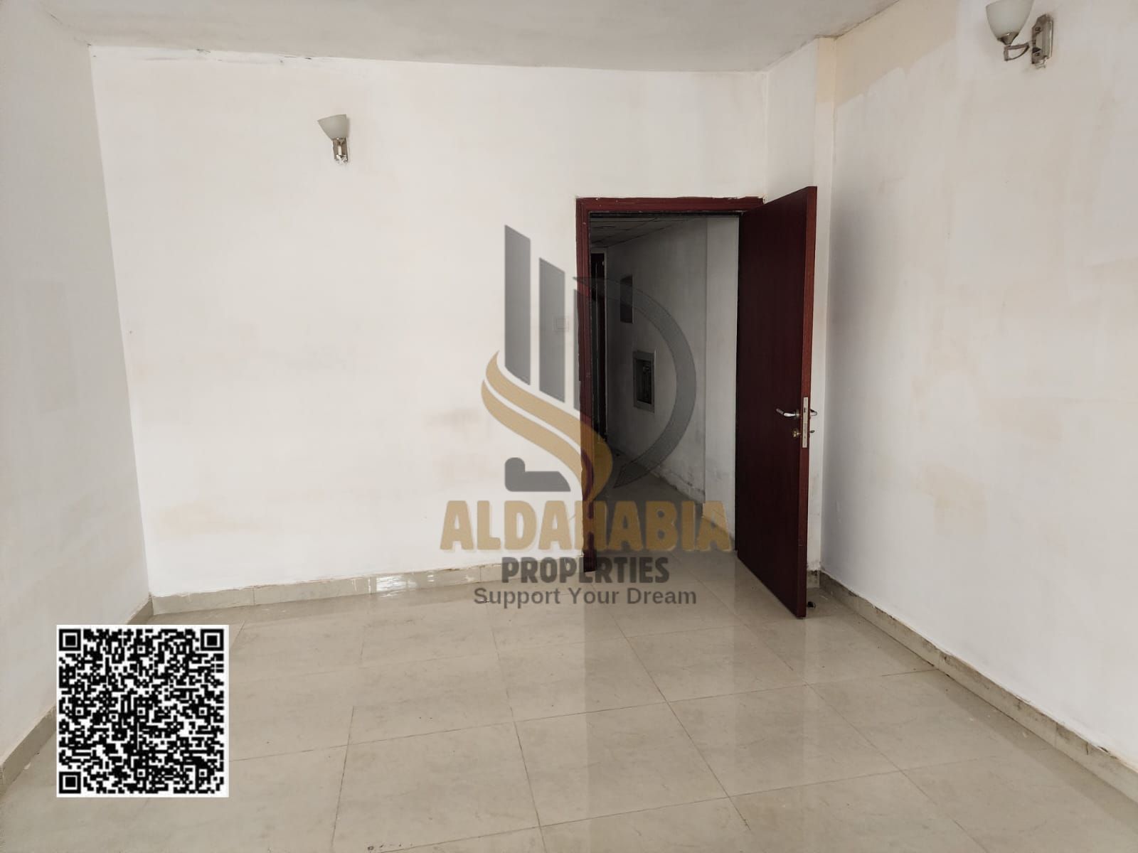 SPACIOUS STUDIO WITH SEPARATE KITCHENSPACE & A BALCONY. .