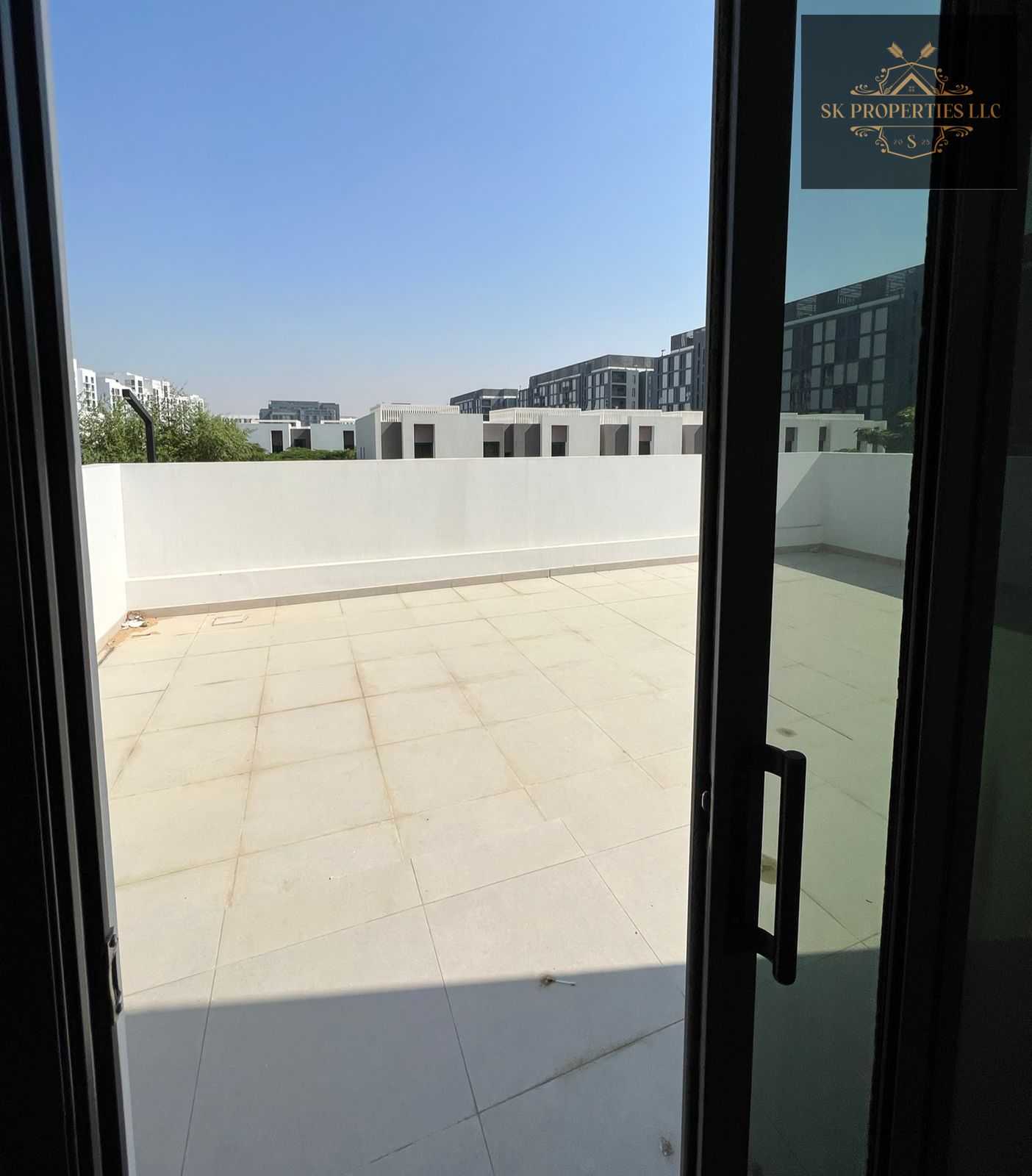 Spacious Apartment | Ready to Move | Prime Location