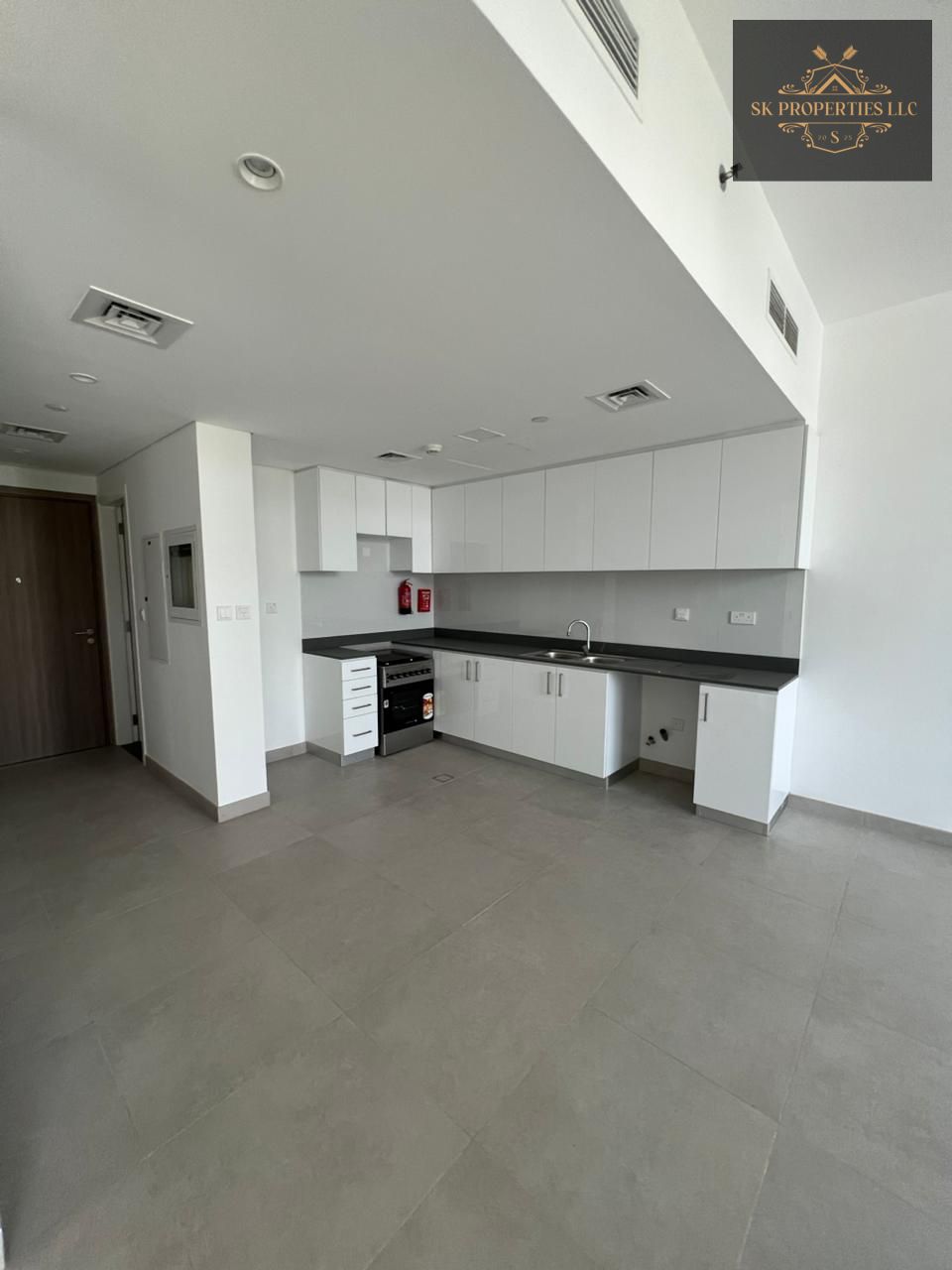 Spacious Apartment | Ready to Move | Prime Location