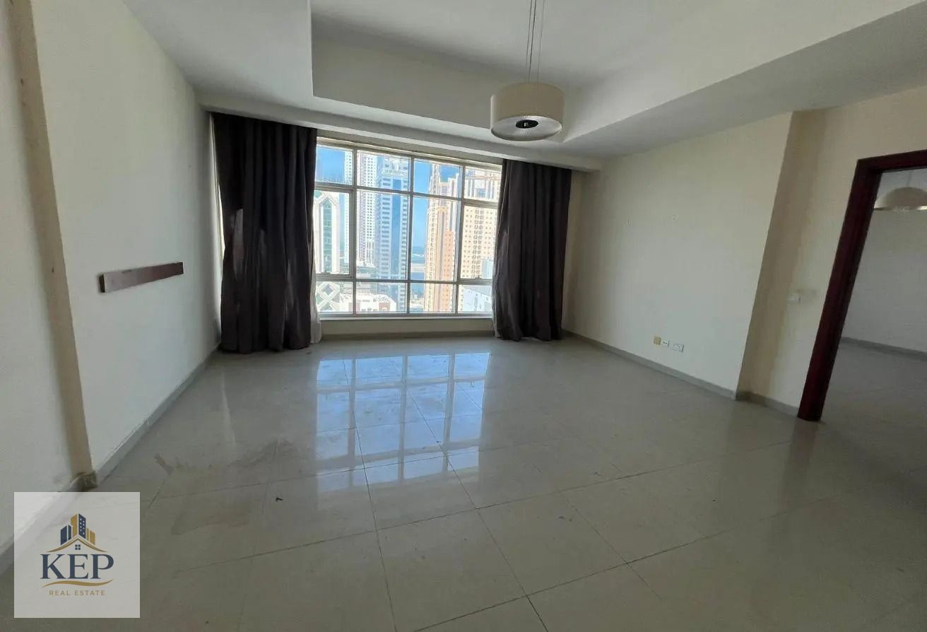 Free air conditioning, luxury three-bedroom apartment