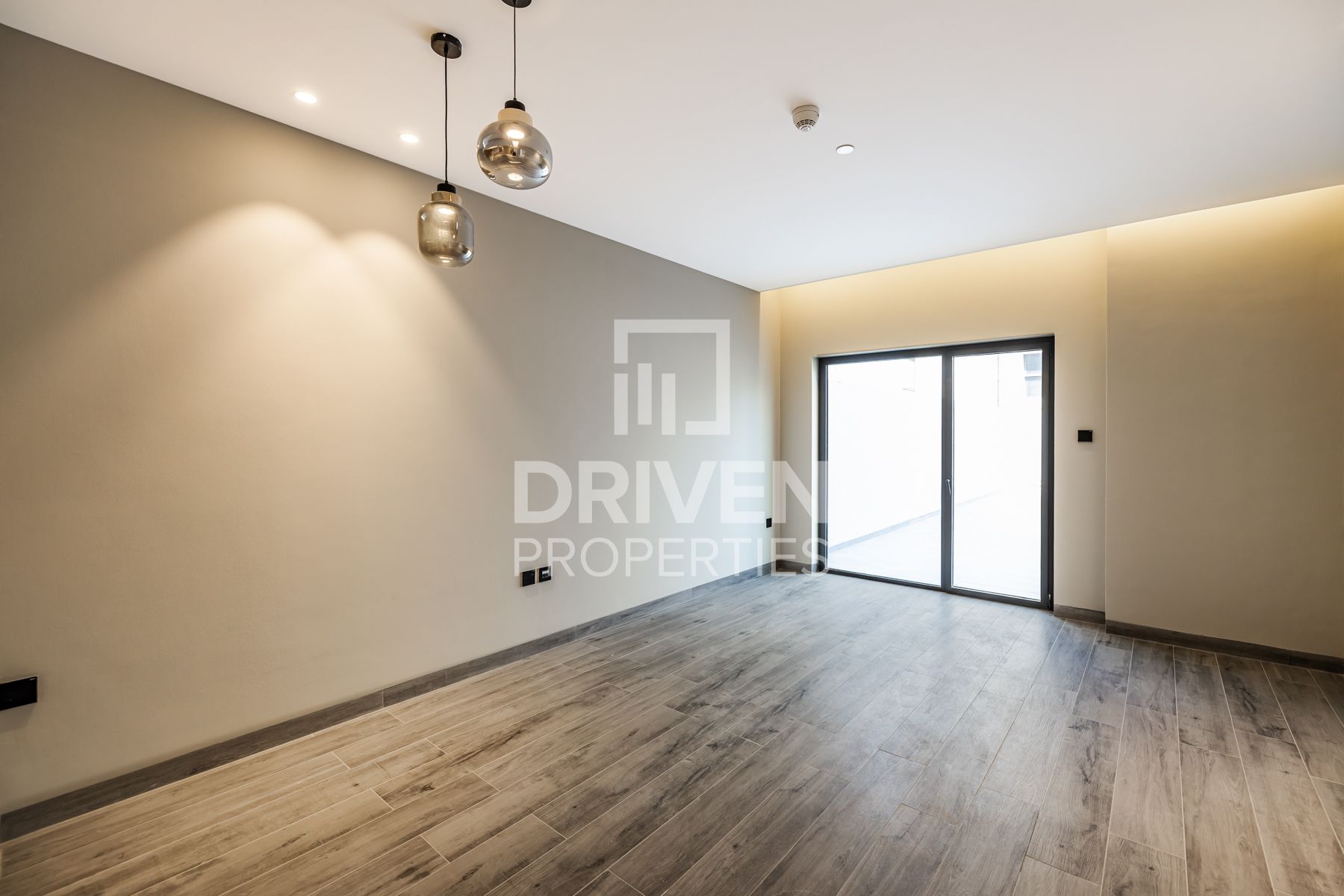 Bright and Elegant Unit | Prime Location