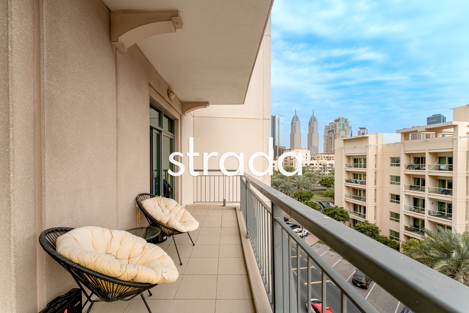 Large 1 Bed | 817Sqft | Community View