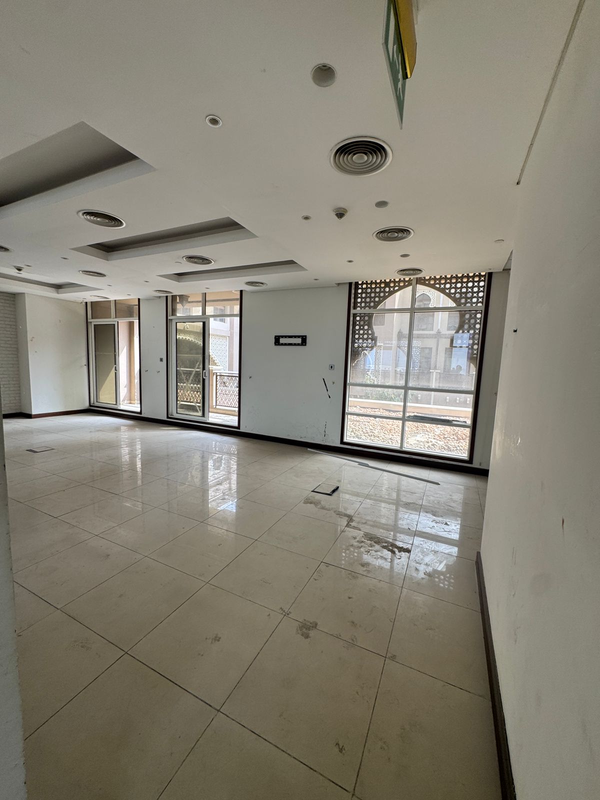 For Rent – Prime Commercial Villa Location: Sharjah, Al Rifaa Area (Directly on the Corniche) We are pleased to offer a prime commercial villa in a