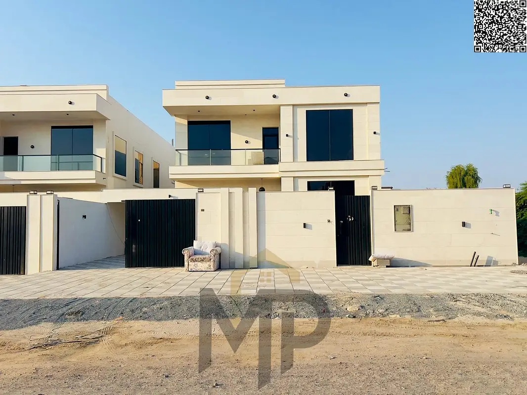 For sale, a villa including air conditioning, a mosque, and a large courtyard, freehold for all nationalities for life