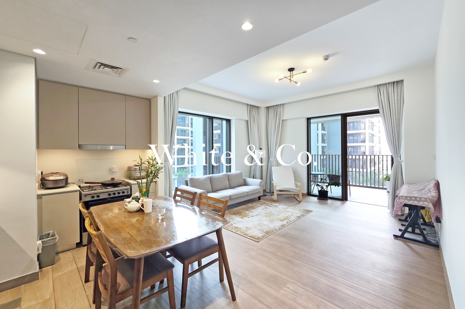 Spacious | Corner Unit | Vacant On Transfer