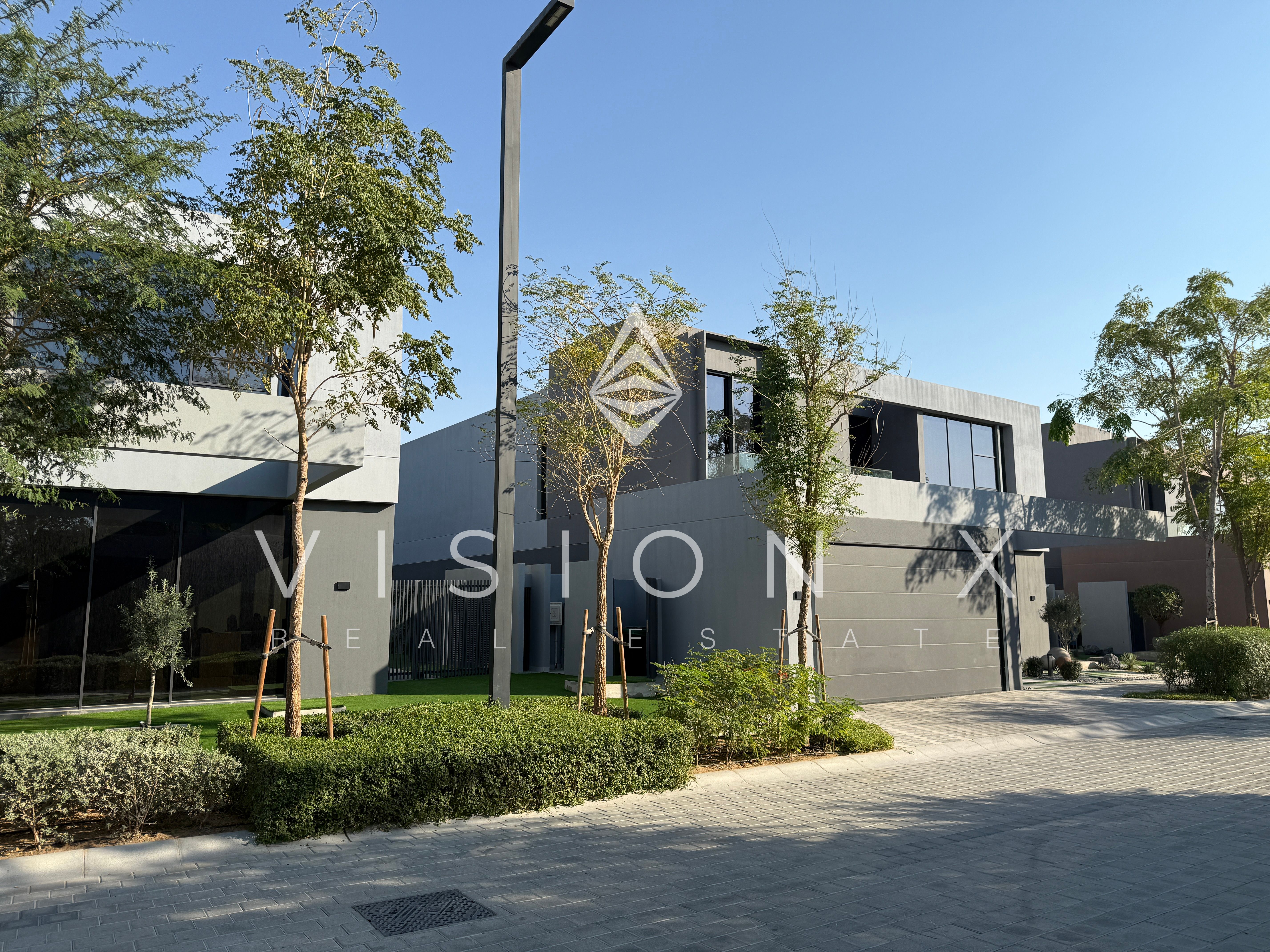 Elegant | Urban Island | Bright Interior