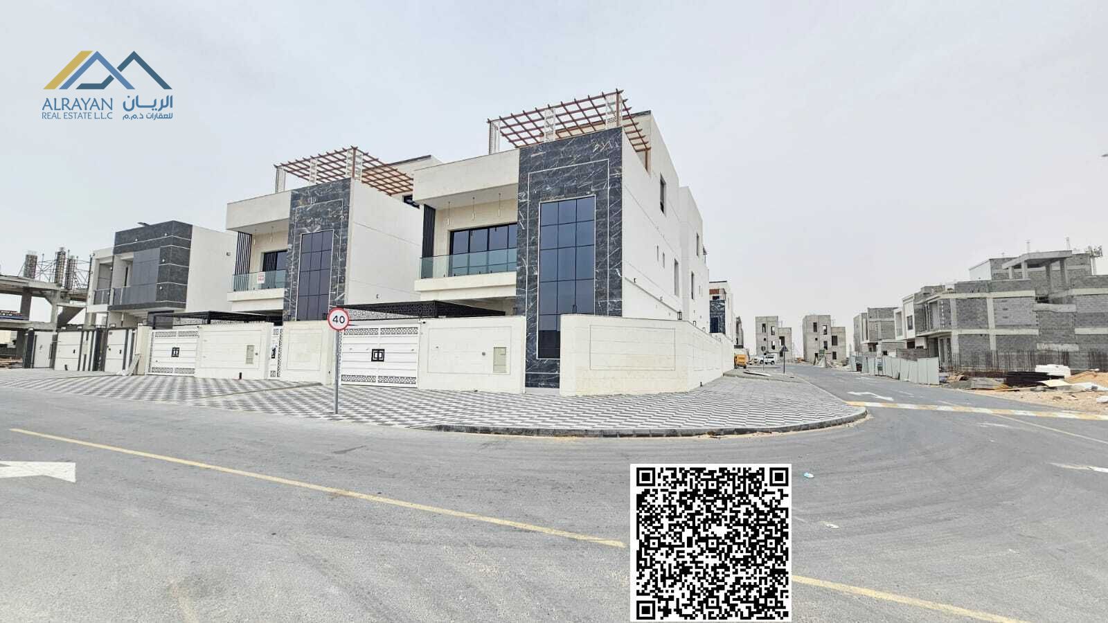Corner unit at an excellent price, including registration fees and air conditioning. Ground floor, first floor, and roof, ready to move in, in one of