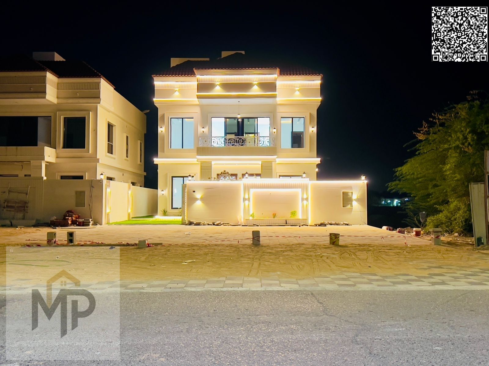 A luxurious villa with a classic design and excellent finishes, located in one of Ajman's most prestigious areas, featuring spacious areas and refined