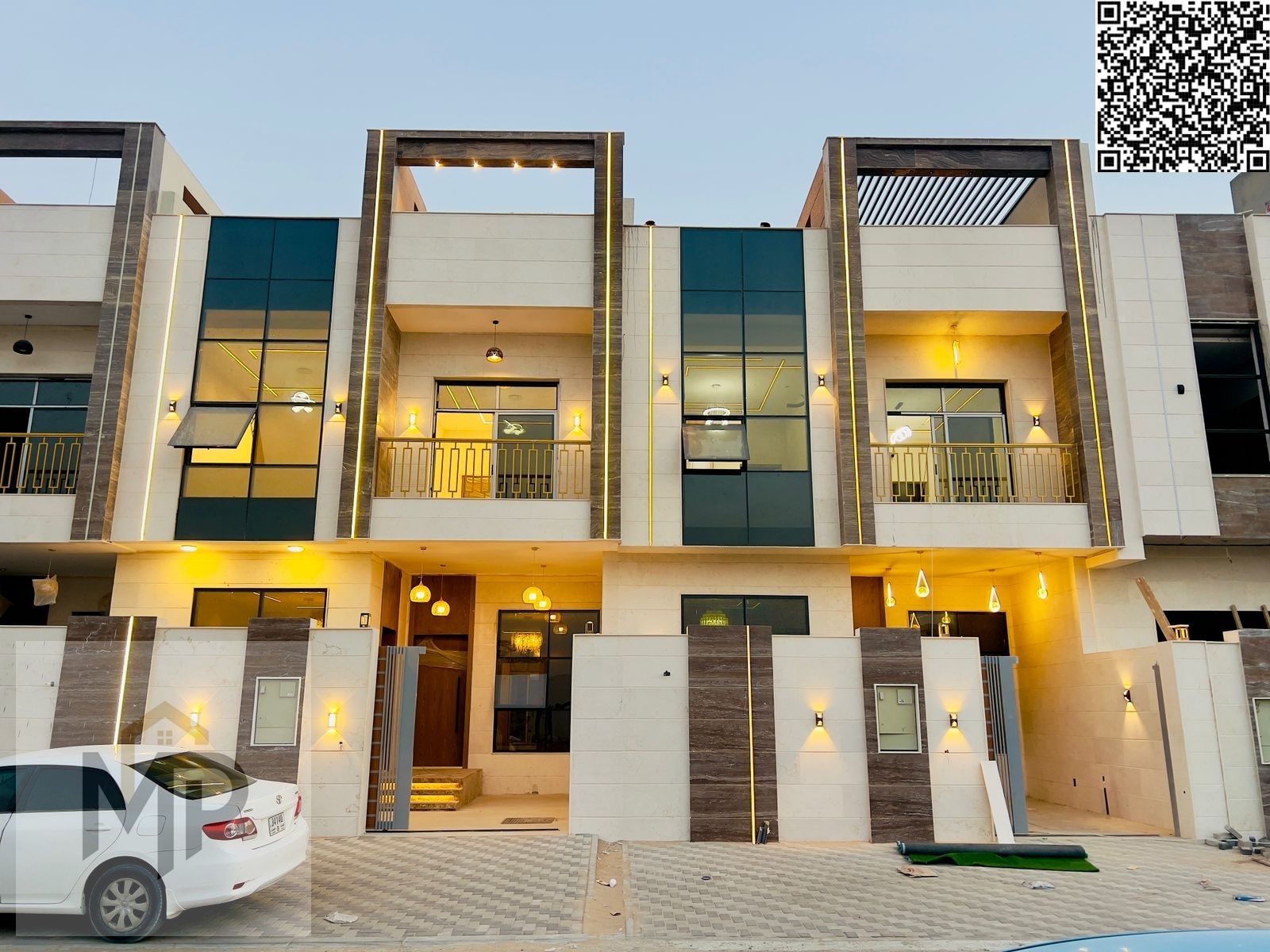 Luxury townhouse in Al-Haliyo - ideal location close to all services, featuring 4 master bedrooms and high-end finishing. The price includes registrat