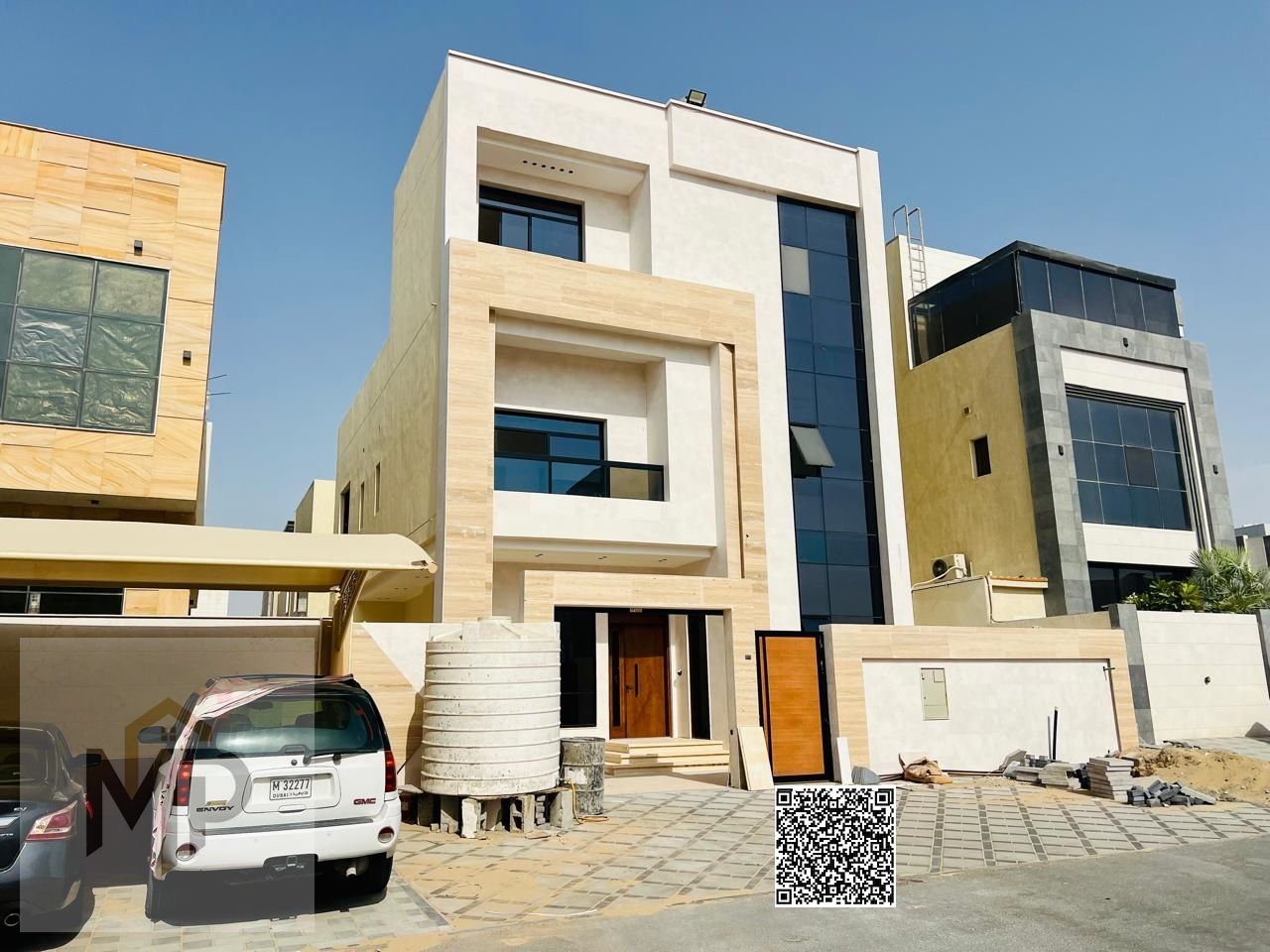 Luxury villa for sale in Al Yasmin, Ajman, in a prime location on a main road. Electricity and water connections are included in the price.