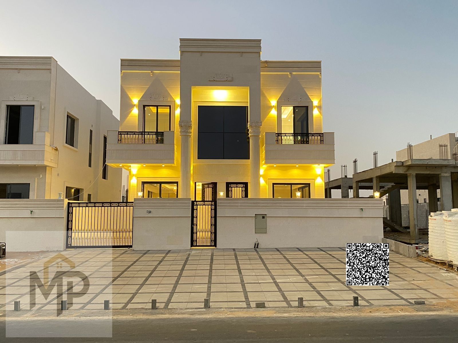 Luxury villa for sale with a classic design in a prime location - registration fees, electricity, water and air conditioning included.
