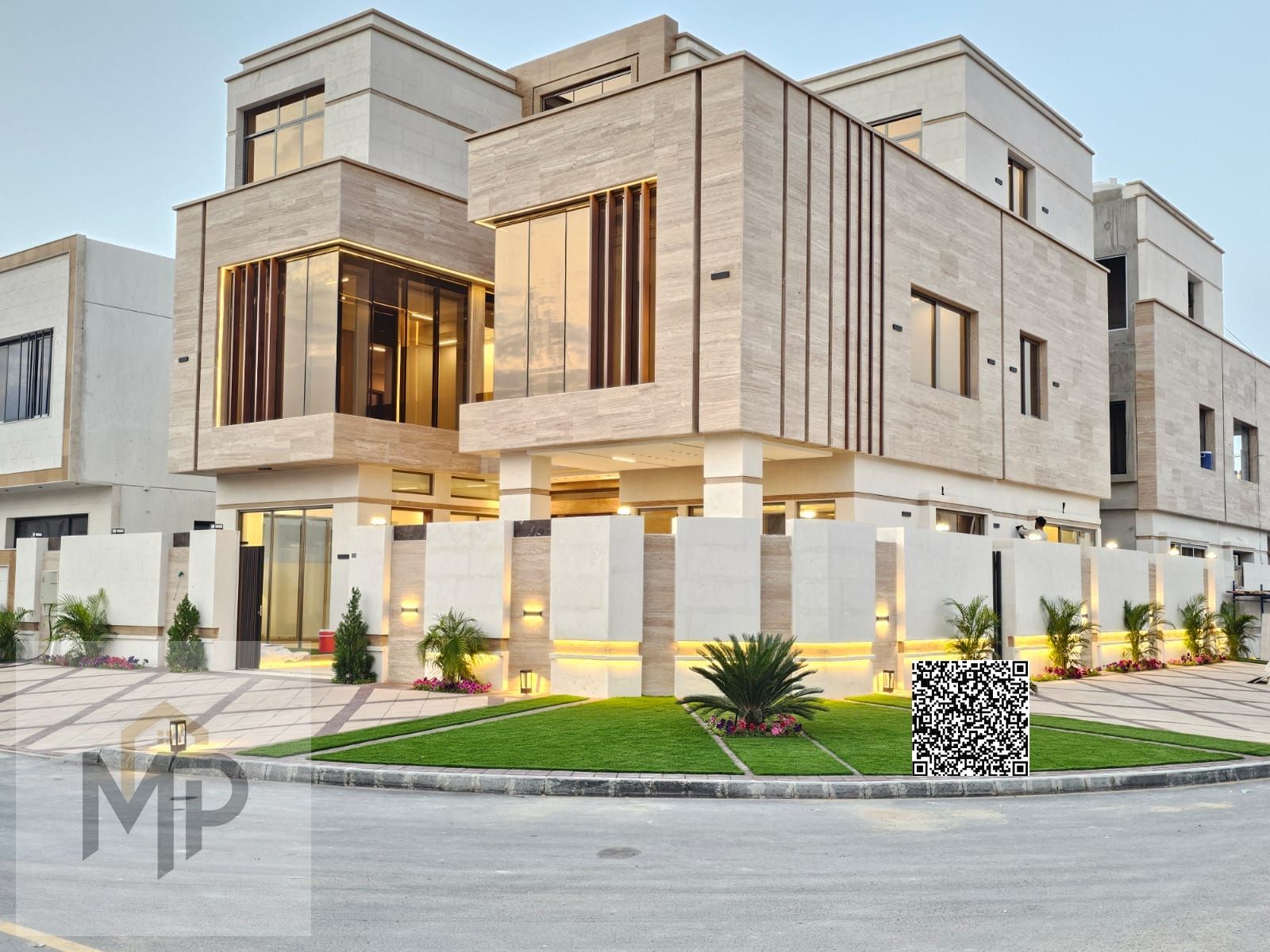 Luxury corner villa with 7 bedrooms | Private pool, elevator, and rooftop terrace. Registration fees and air conditioning included.