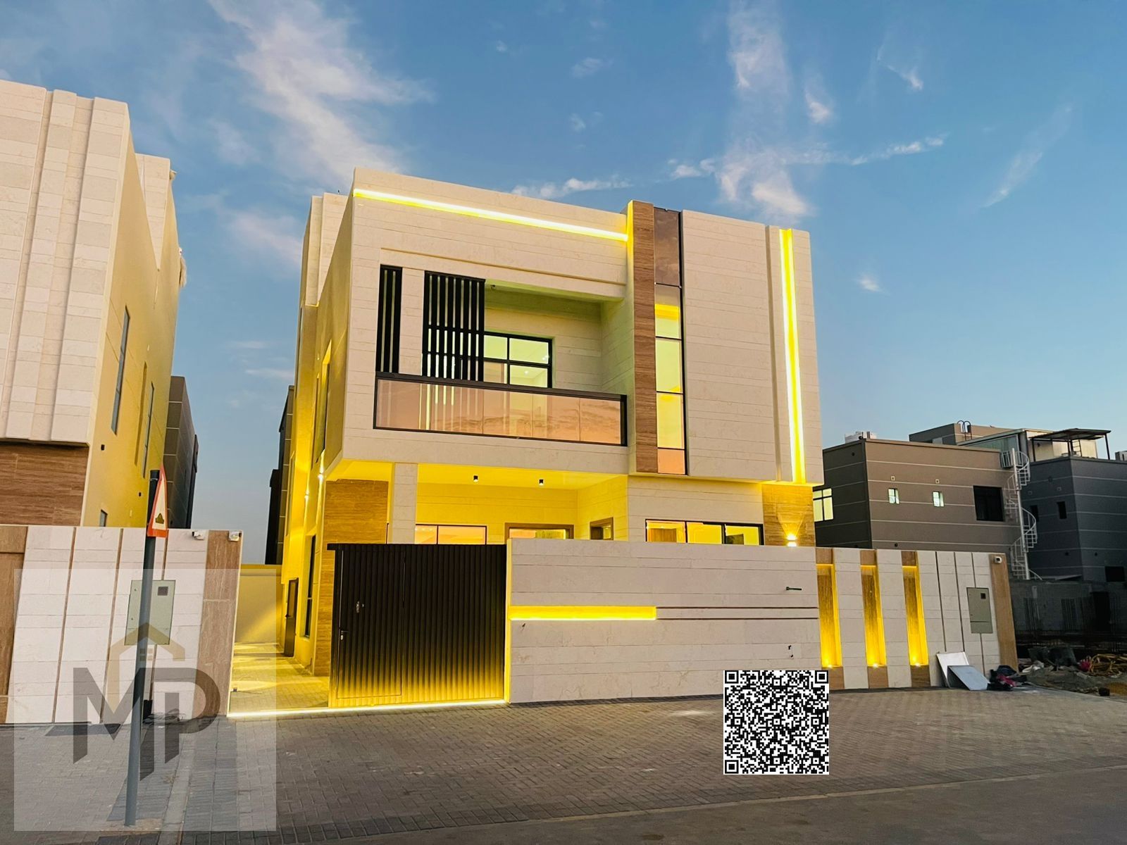 Villa for sale, including registration and title fees, on the main street, ready to move in, in one of Ajman's most prestigious areas. Freehold.