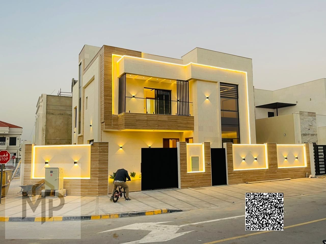 A villa with luxurious finishes and a price that includes registration fees, featuring an elegant design that achieves maximum privacy.