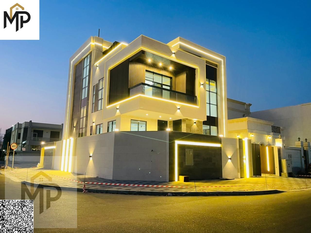 A golden opportunity to own a corner villa with a rooftop terrace and swimming pool, located directly behind services and the mosque. Freehold ownersh