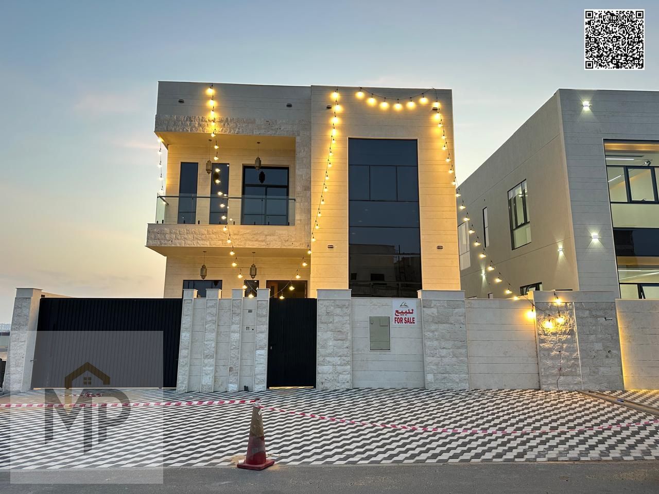 Registration and ownership fees included - No down payment. Two-story villa with a large courtyard. Freehold for all nationalities. No annual service