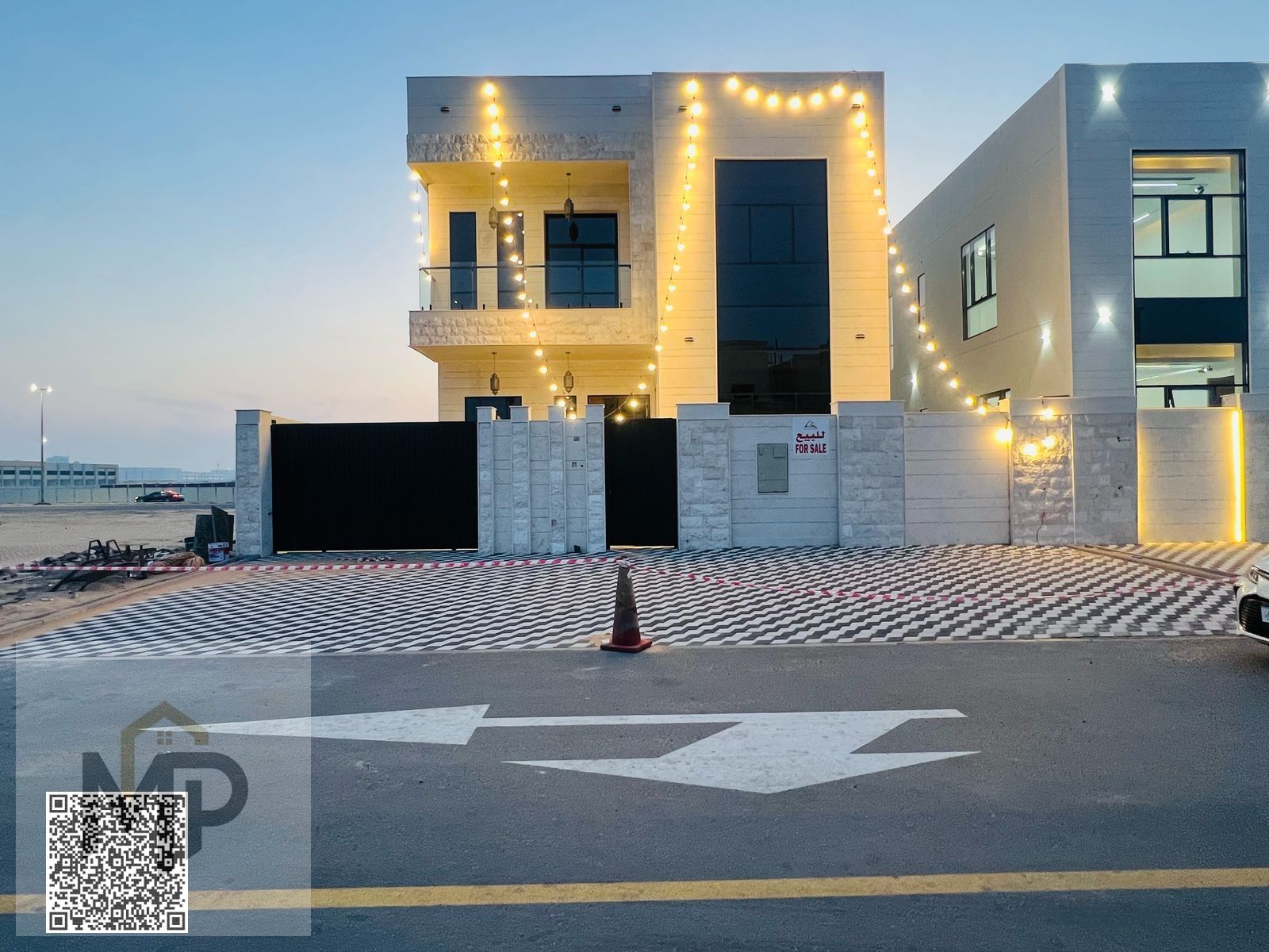 Luxurious villa for sale opposite Azhi Complex, 5 master bedrooms, modern design, prime location, price includes registration and ownership fees