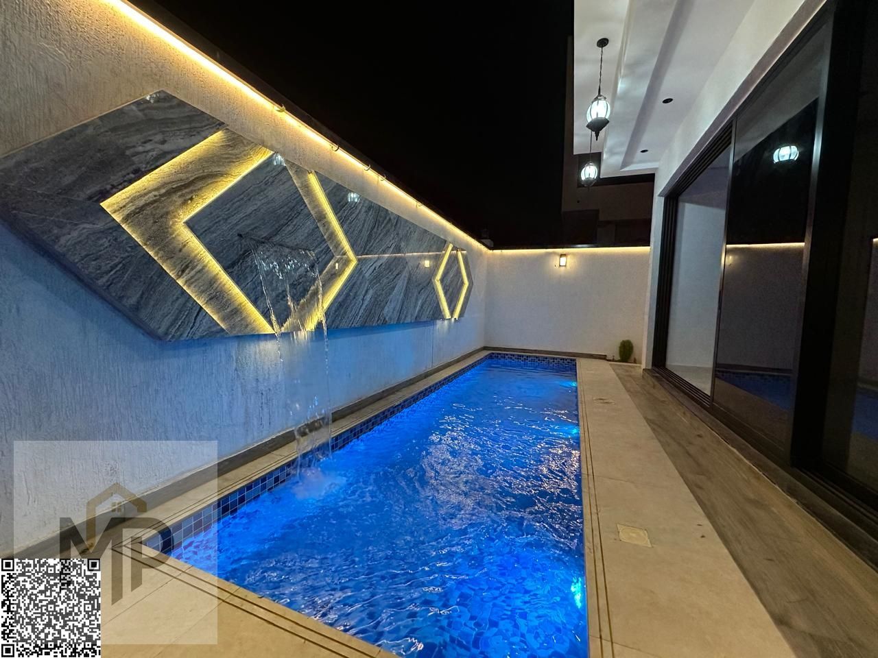 Corner villa on the corner of two streets in Al-Yasmeen neighborhood, large private pool, European-style finishing, and at an attractive and negotiabl