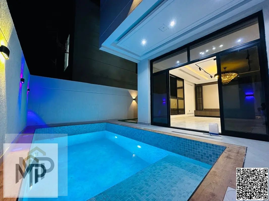 For sale, a modern villa with a swimming pool, including its registration fees. Free for all nationalities. High-quality finishes. Freehold ownership.