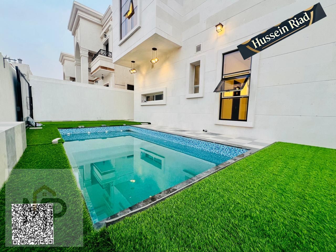 Luxury villa with modern finishing for sale, 5 master bedrooms with a swimming pool and a roof. The price includes air conditioning fees. Freehold for