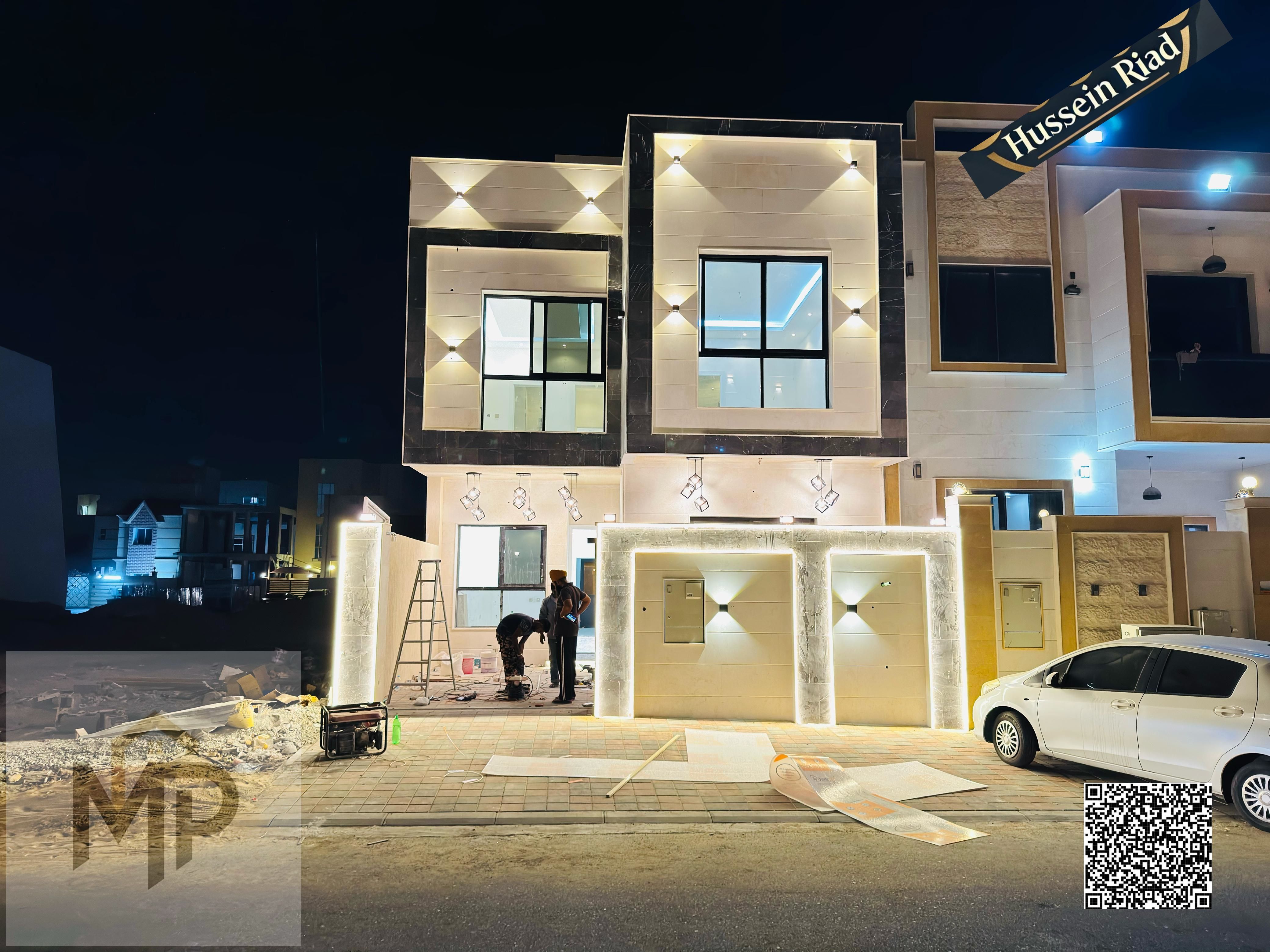 Townhouse villa for sale, six master bedrooms, a living room, a kitchen, and a maid's room. Asking price: 1,250,000 negotiable.