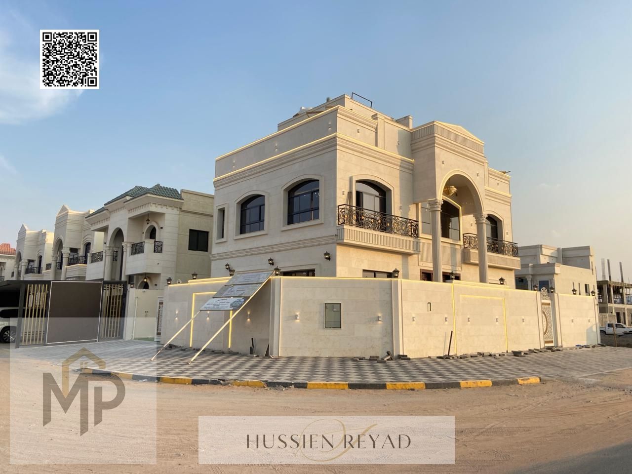 Classic villa on a corner lot with 6 master bedrooms and a roof terrace, in an excellent location on the main street.