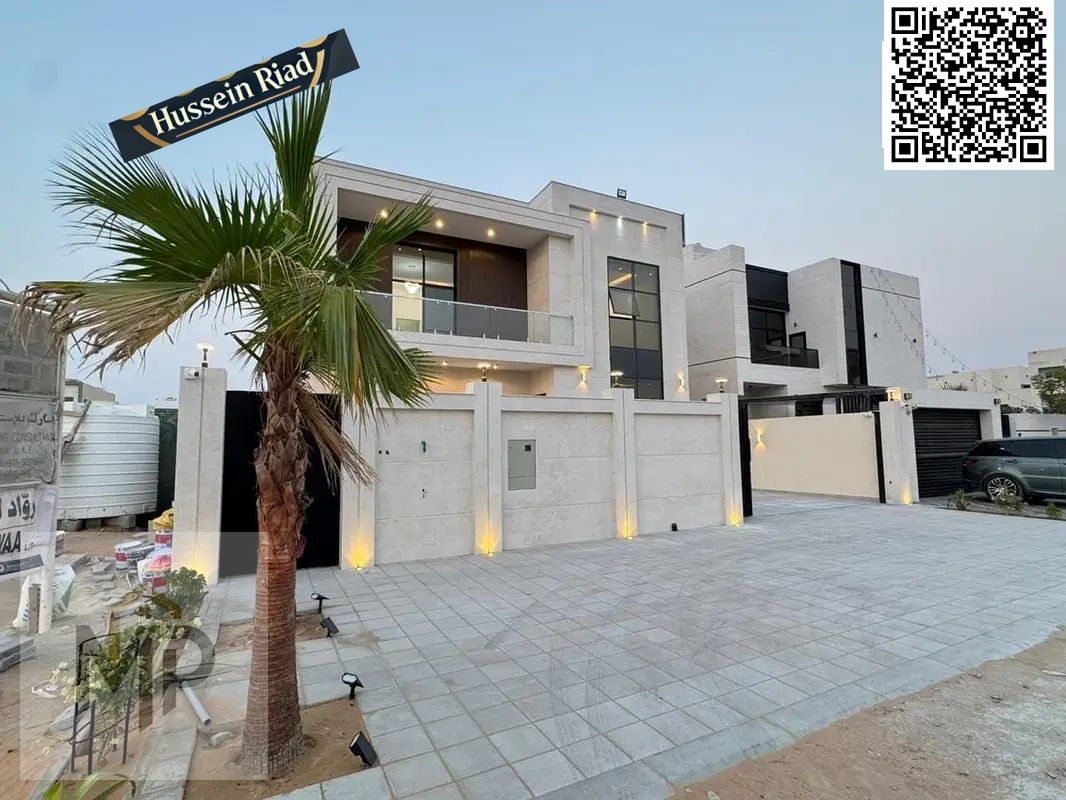 A huge luxury villa is now for sale, consisting of 5 master bedrooms with built-in wardrobes and two reception rooms, in a prestigious area.