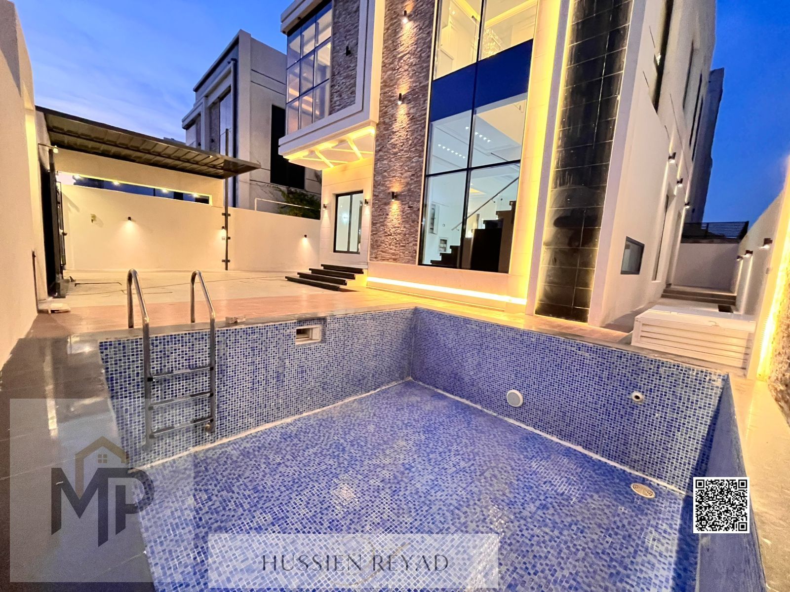 Luxury villa in Al Yasmin on a spacious plot with elegant construction. Freehold ownership for all nationalities.