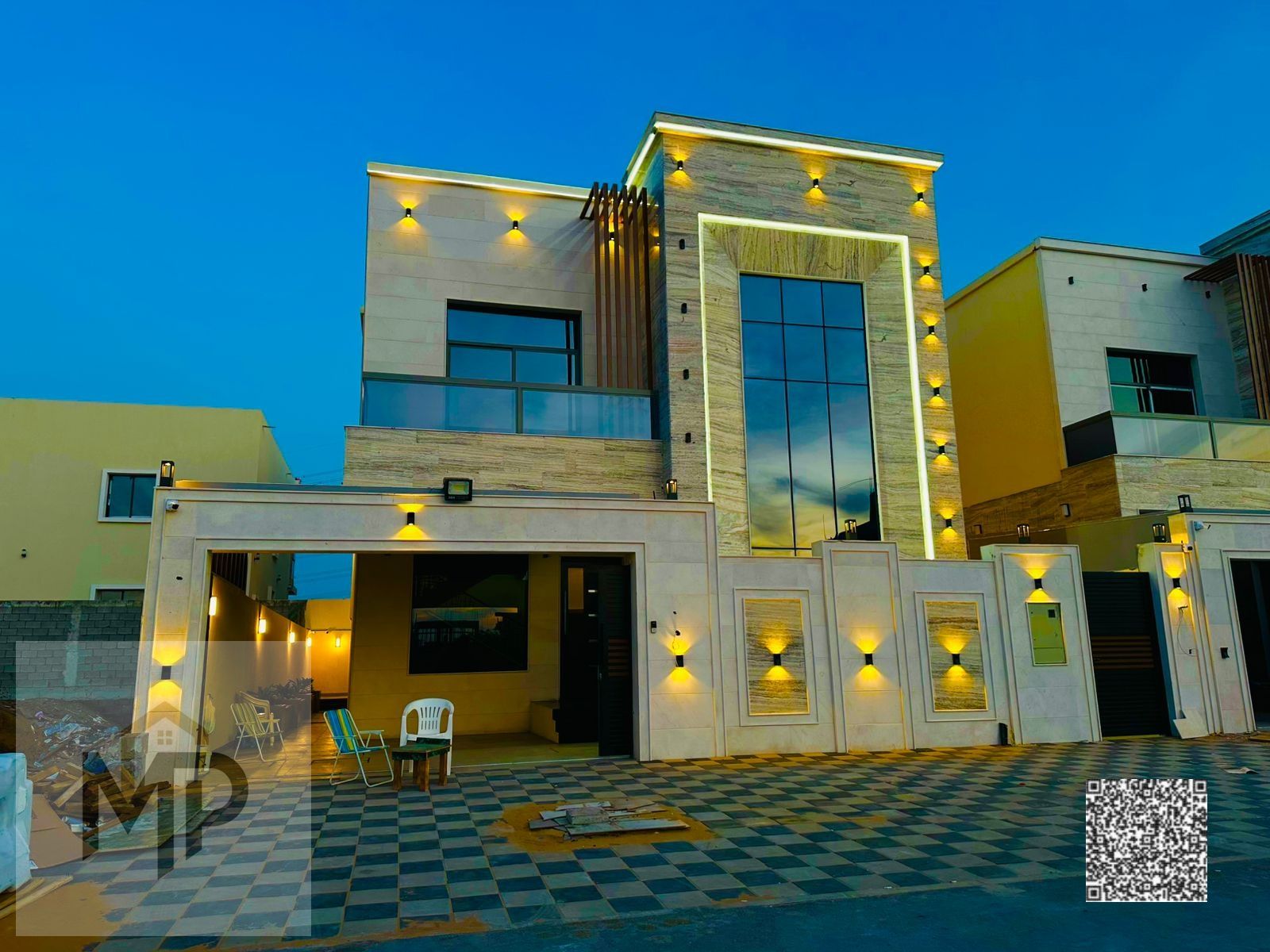 Own your dream villa with all fees included and invest in a luxurious villa in the heart of Al-Hilweh. Don't miss this opportunity!