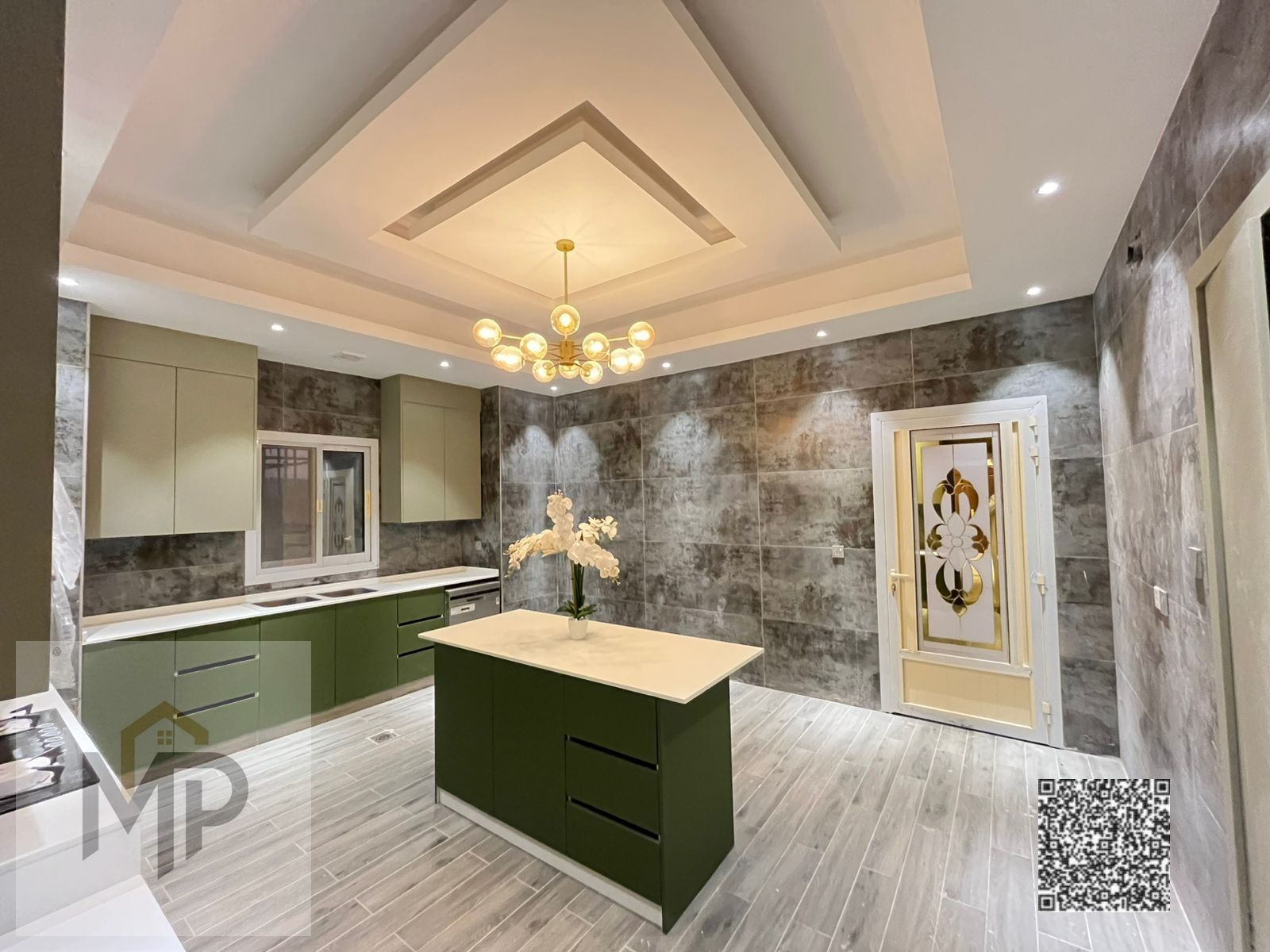 A villa in a prime location in the Al-Haliyo area, near the school complex and steps away from the mall. It features 5 bedrooms with a practical desig