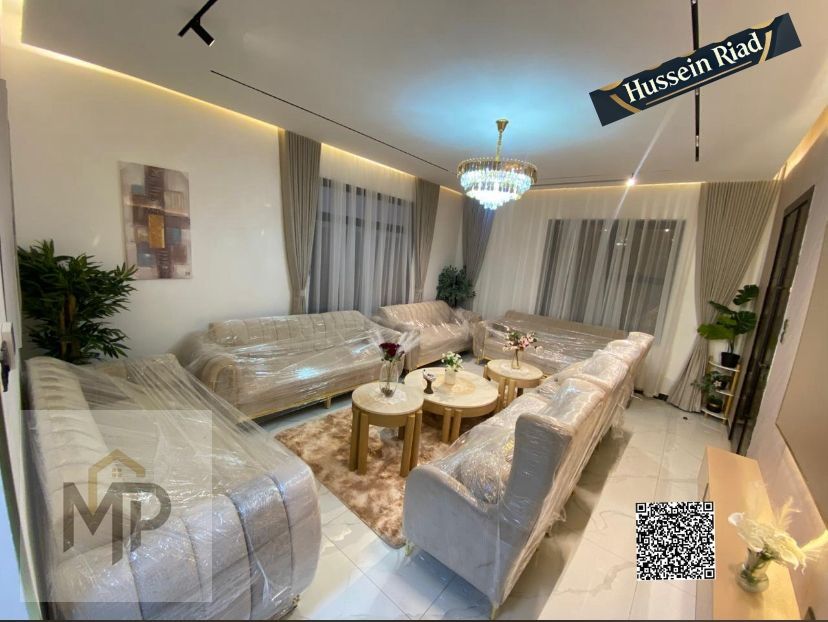 Receive your villa ready for living, including everything - very spacious interior divisions, hotel finishes, and central air conditioning. Freehold f