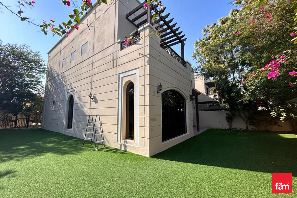 Corner Plot | Single Row | Furnished