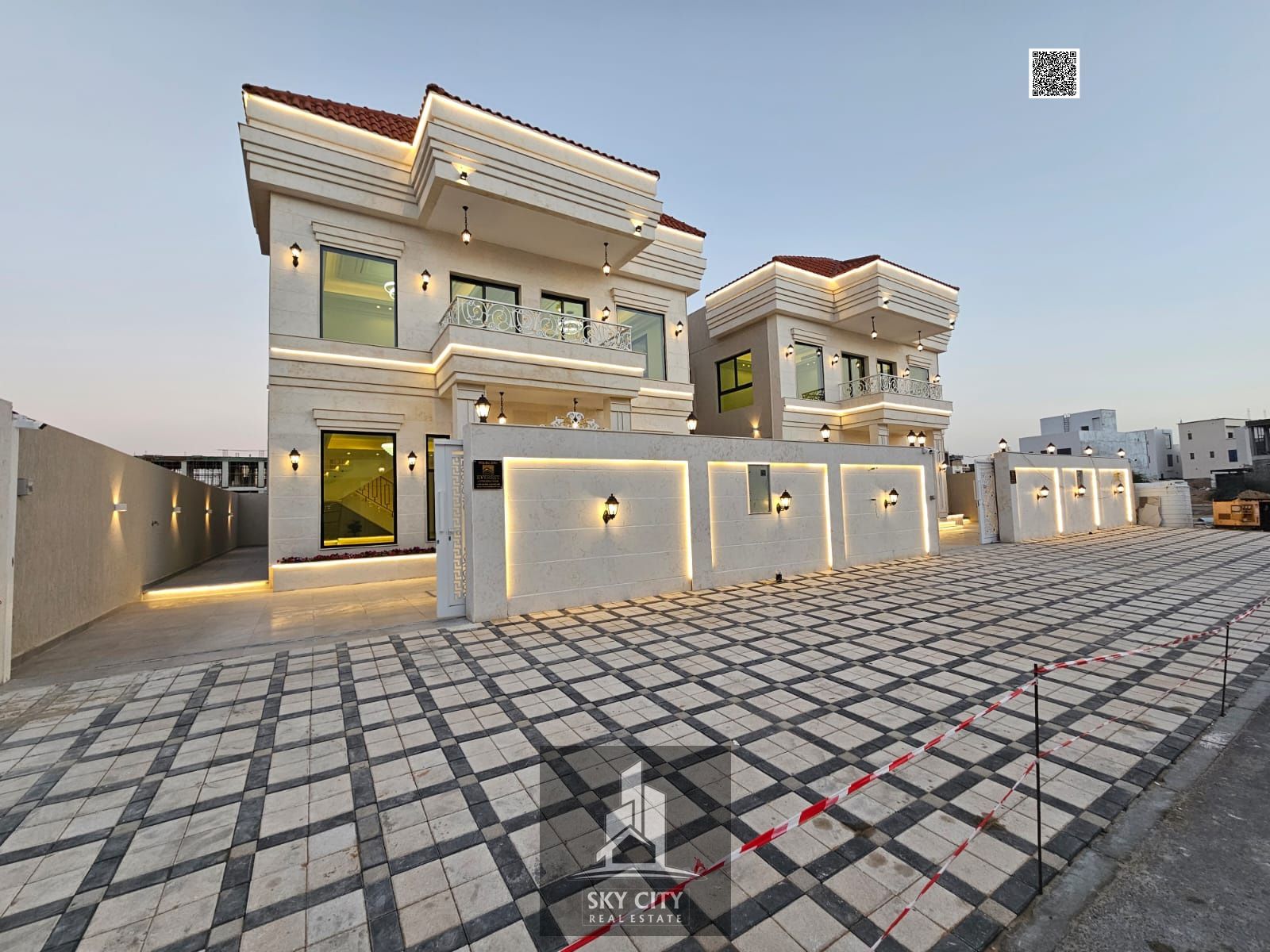 Luxury villa with classic design, 4 rooms, personal finishing, central air conditioning, opposite Al-Hamidiyah Park, freehold ownership and no annual fees.