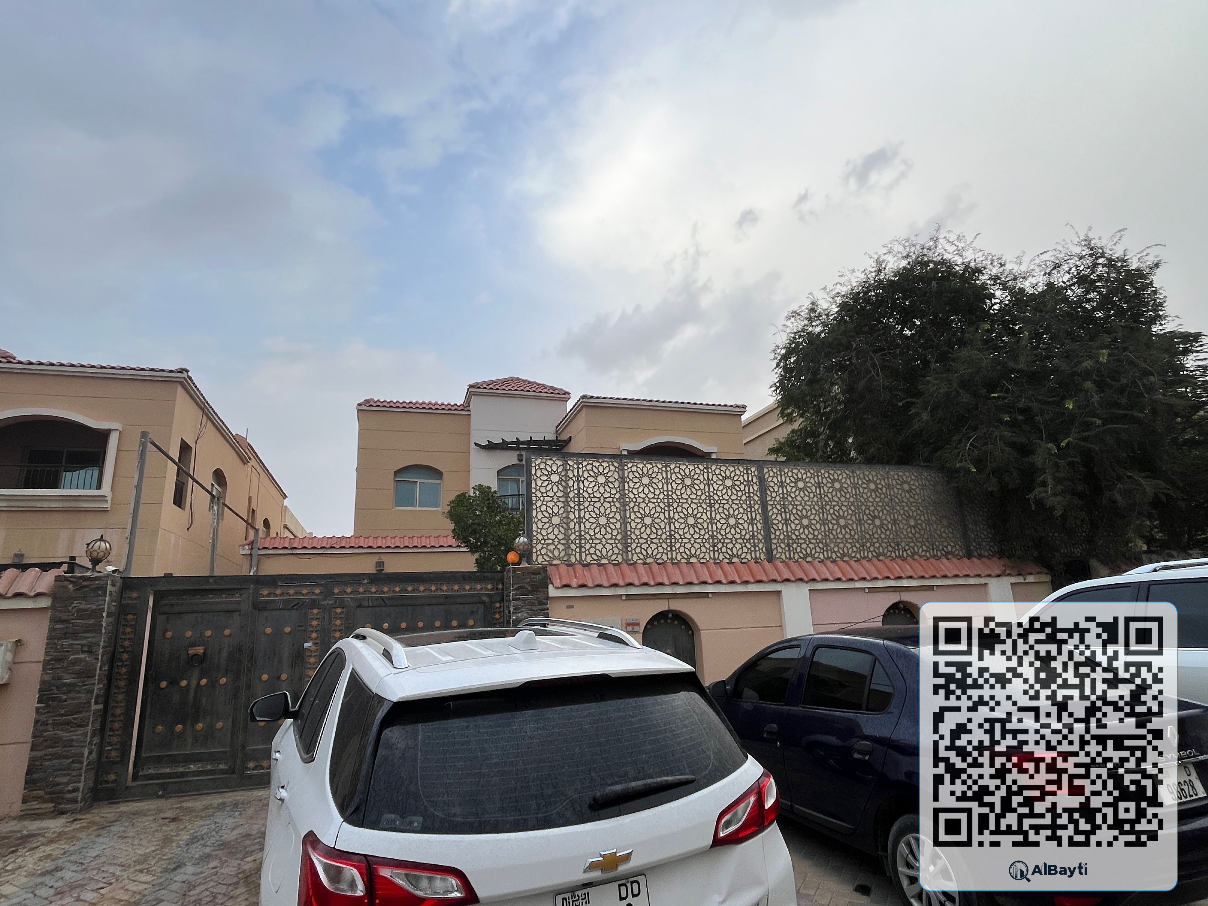 Commercial and residential vary good location big parking space good price villa for sale