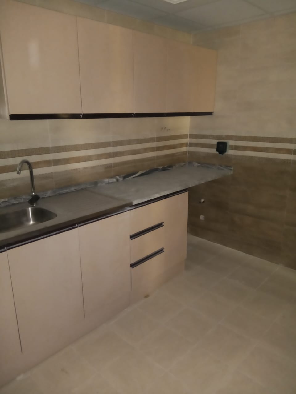 For Rent – First Tenant Apartment in Al Manakh | Sharjah Location: In front of Al Manakh Park – great location close to all amenities 1 Bedroom