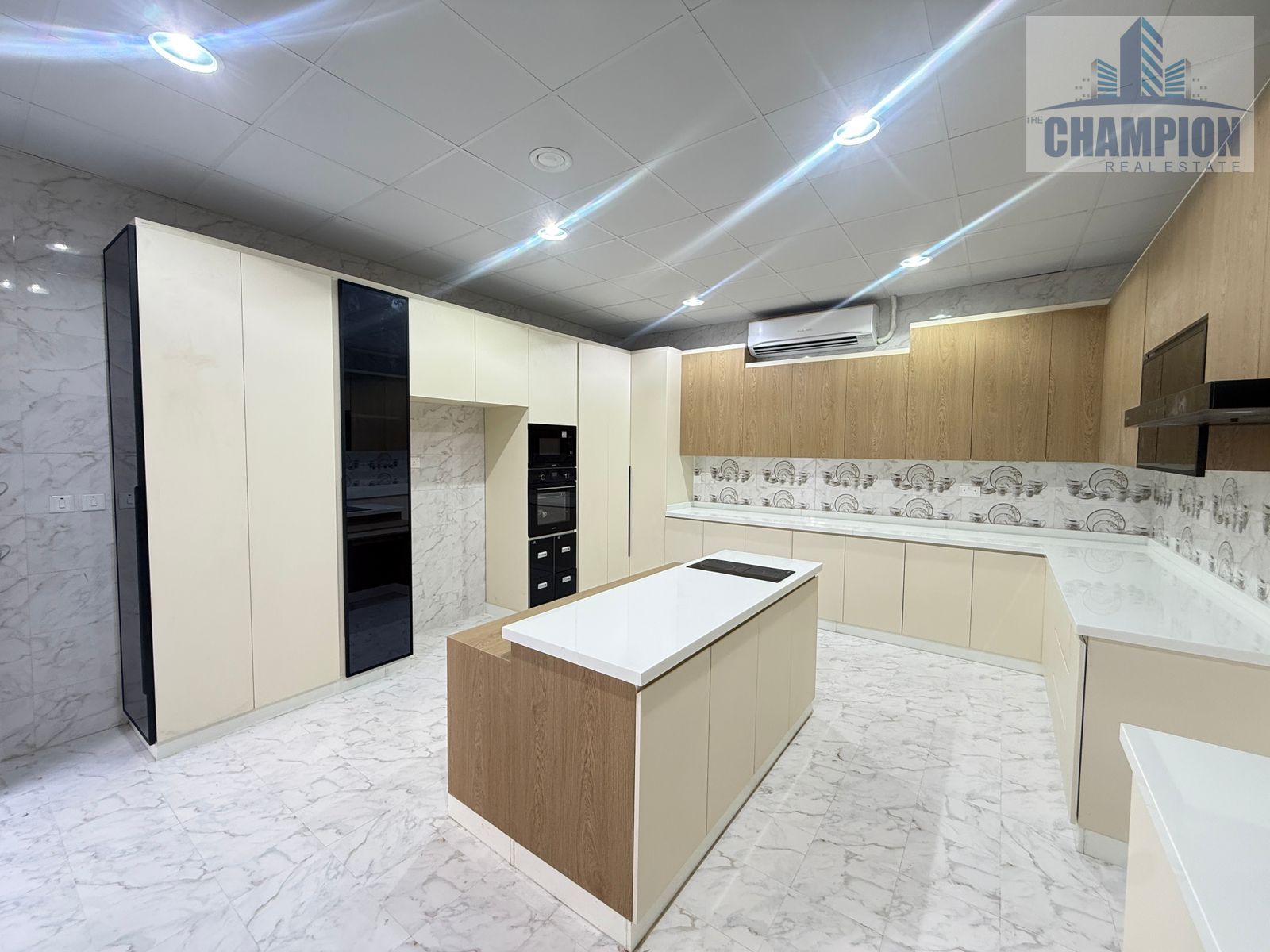 Luxurious 5BR with Maid room storeroom just for 240k