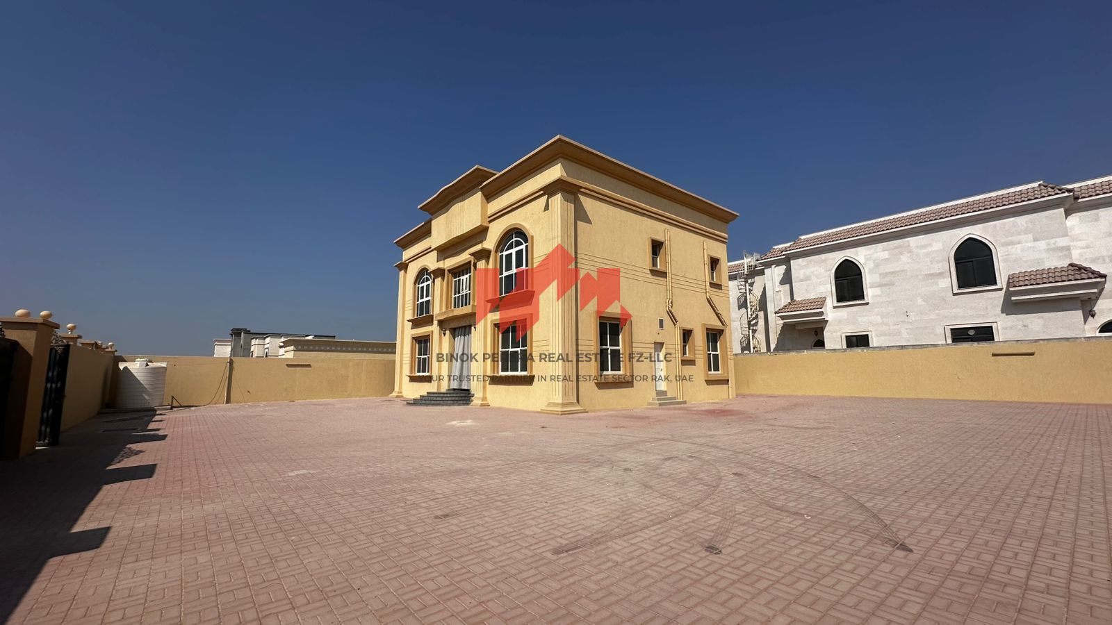 Charming 4 BR Villa with Garden in Al Riffa