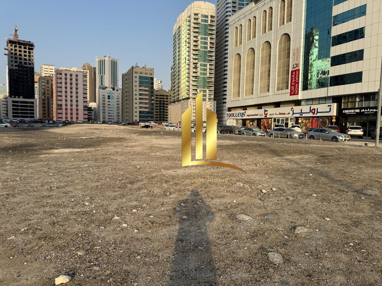 Commercial land for sale in Sharjah, Al Khan, directly on the Corniche. Ownership available to UAE nationals and GCC citizens.
