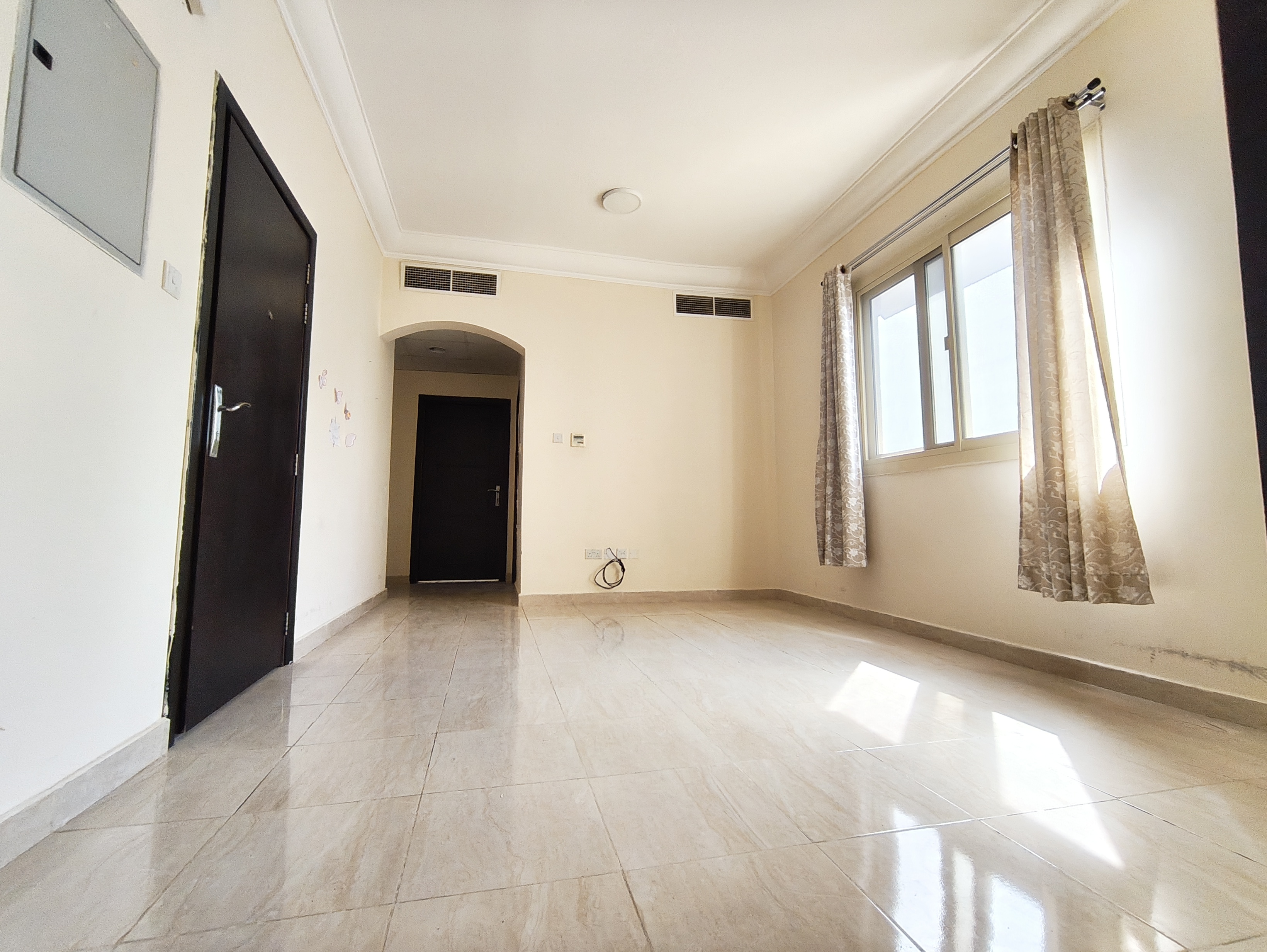 NO DEPOSIT 1 MONTH FREE LIKE A BRAND NEW 1 BHK CENTRAL AC