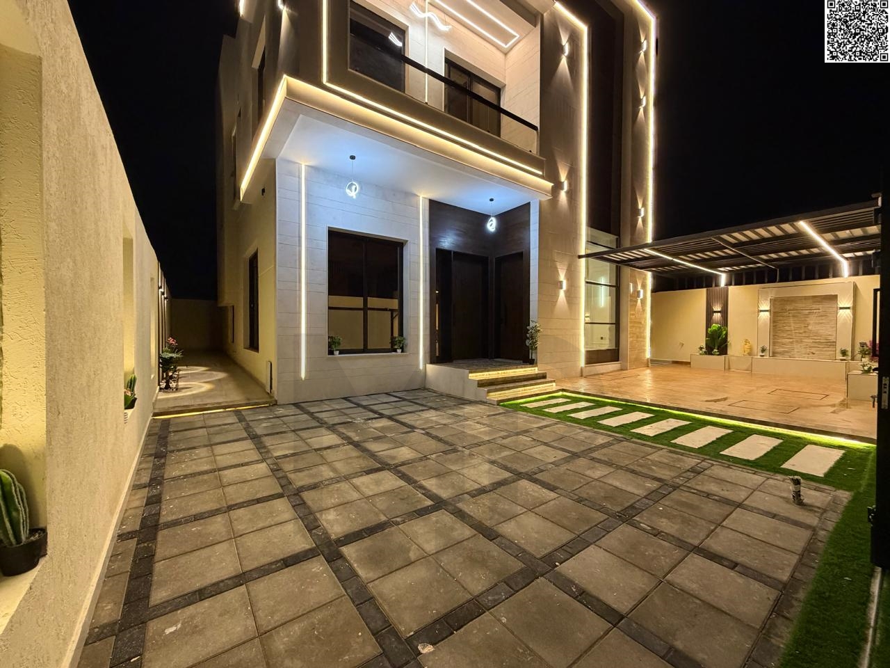 Villa for sale in Al-Haliyo area • 3 master bedrooms • Majlis with bathroom • Living room with bathroom • Main kitchen • Maid's room • Large setback i