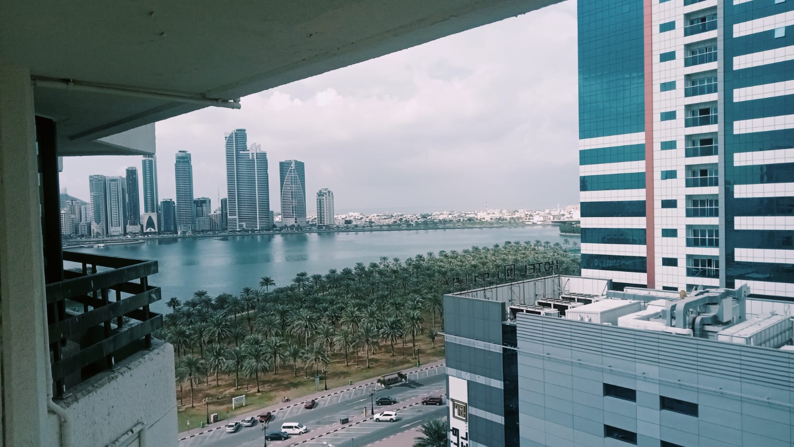 Best OFFERRRR Largest apartment with 4 bedrooms, living room , 4 bathroom and 9 balconies and free parking