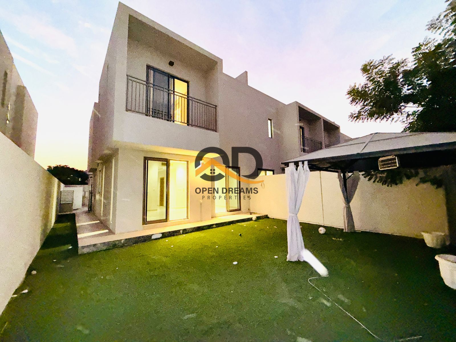 Luxury 3 br townhouse