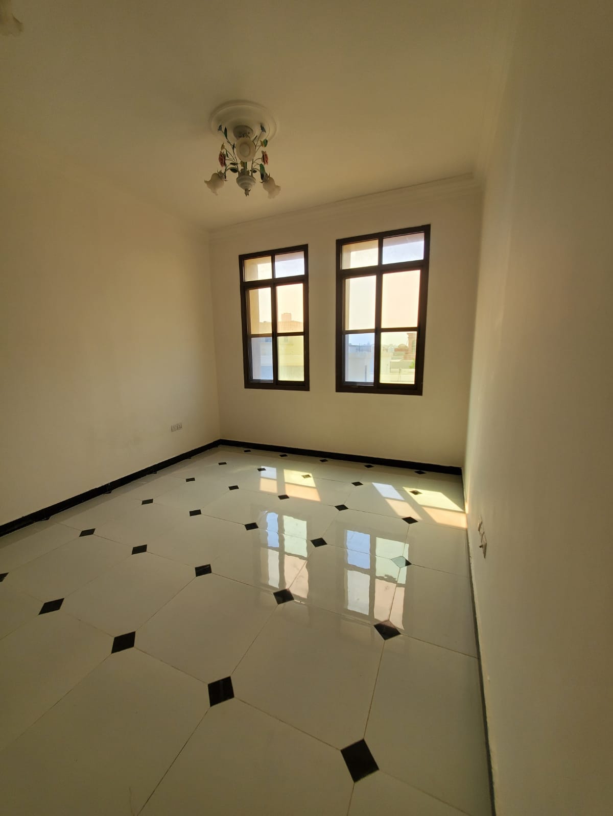 Beautiful studios with high-end finishes, card access system, central air conditioning, and easy access to Sharjah and Dubai.