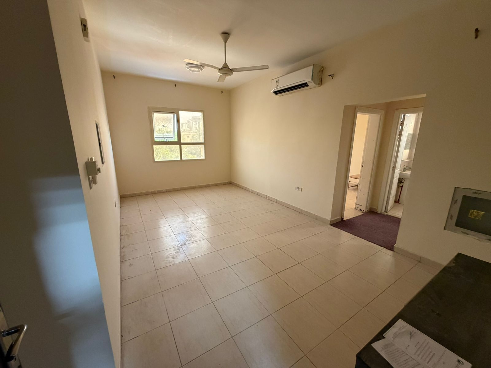 A one-bedroom apartment with practical specifications and a vibrant location close to all services, specifically next to the fish market, which provid